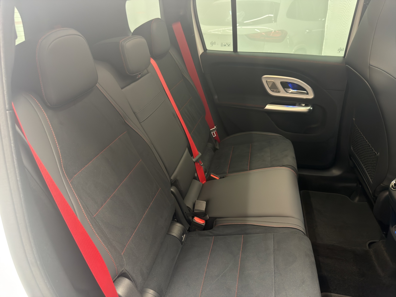 MERCEDES-BENZ GLB 220 AMG Line 4Matic-image-9