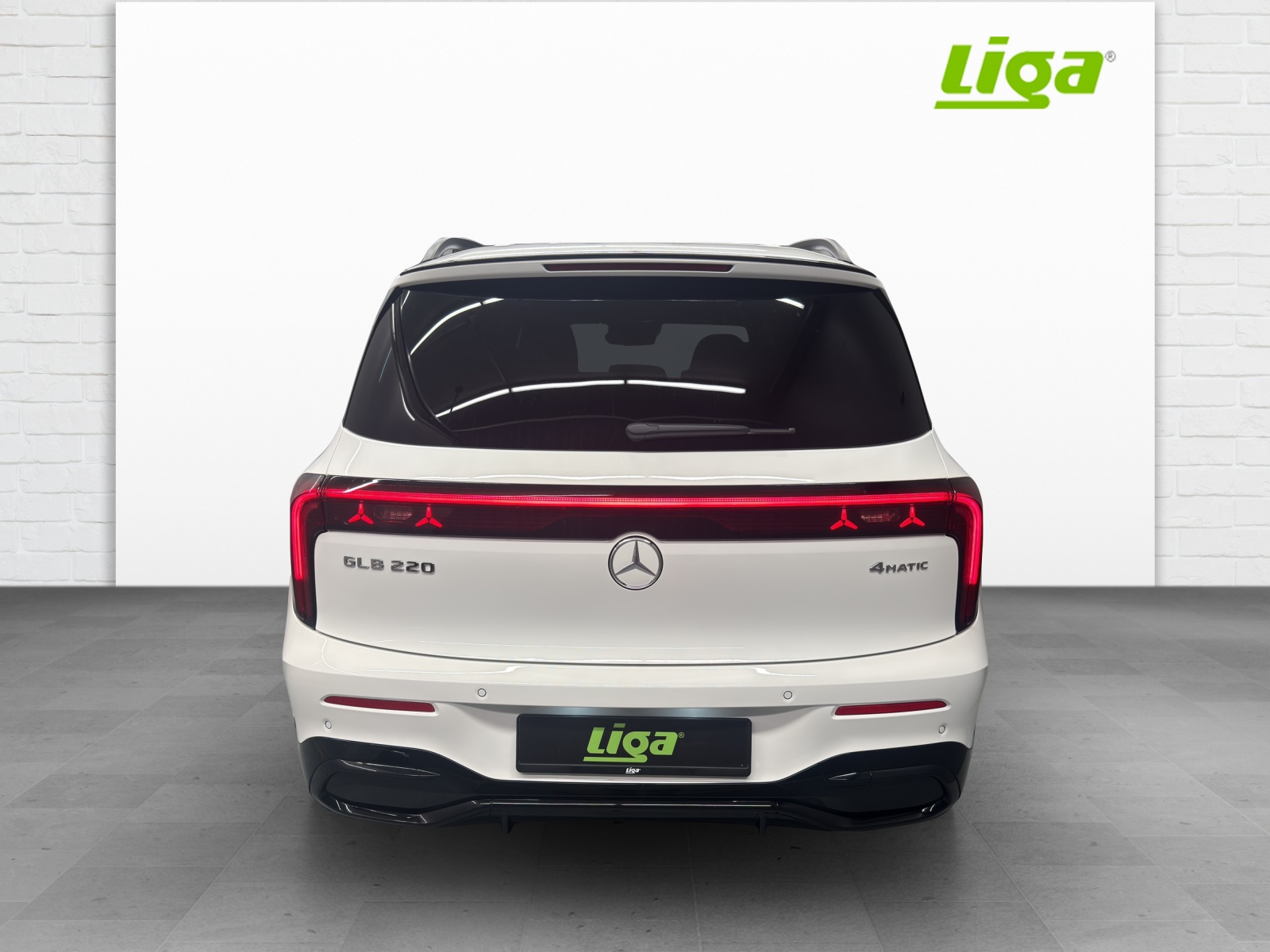MERCEDES-BENZ GLB 220 AMG Line 4Matic-image-4
