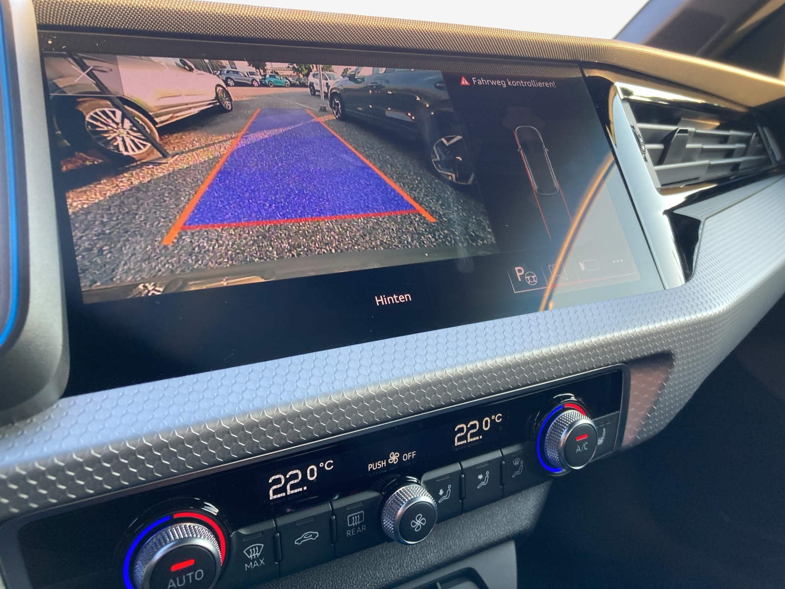 AUDI A1 allstreet 30 TFSI Attraction S-tronic-image-13