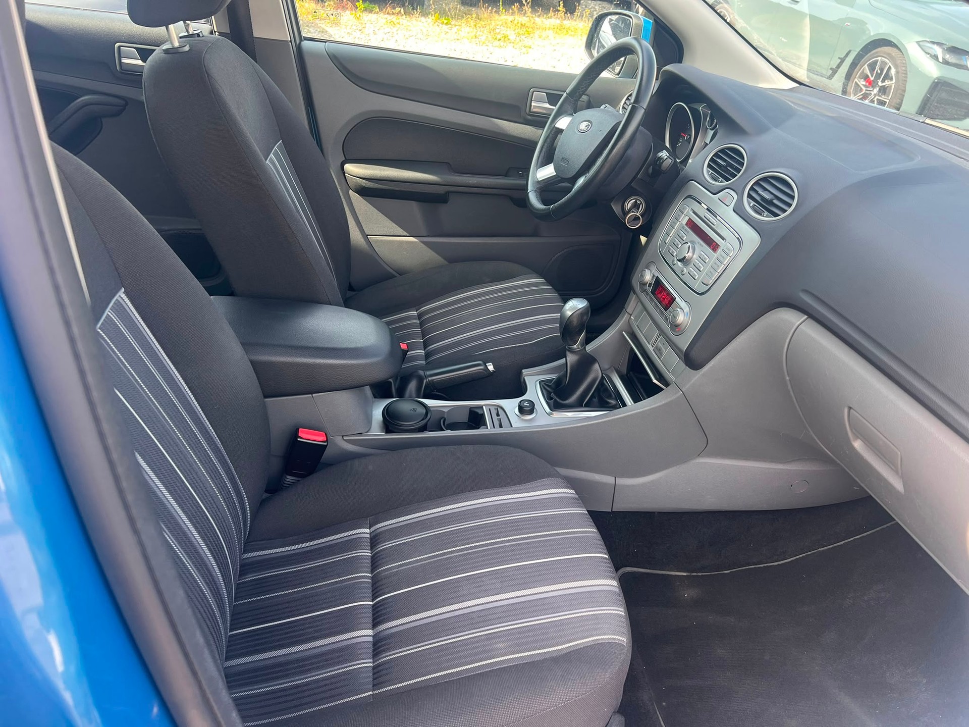 FORD Focus 1.8i Titanium-image-7