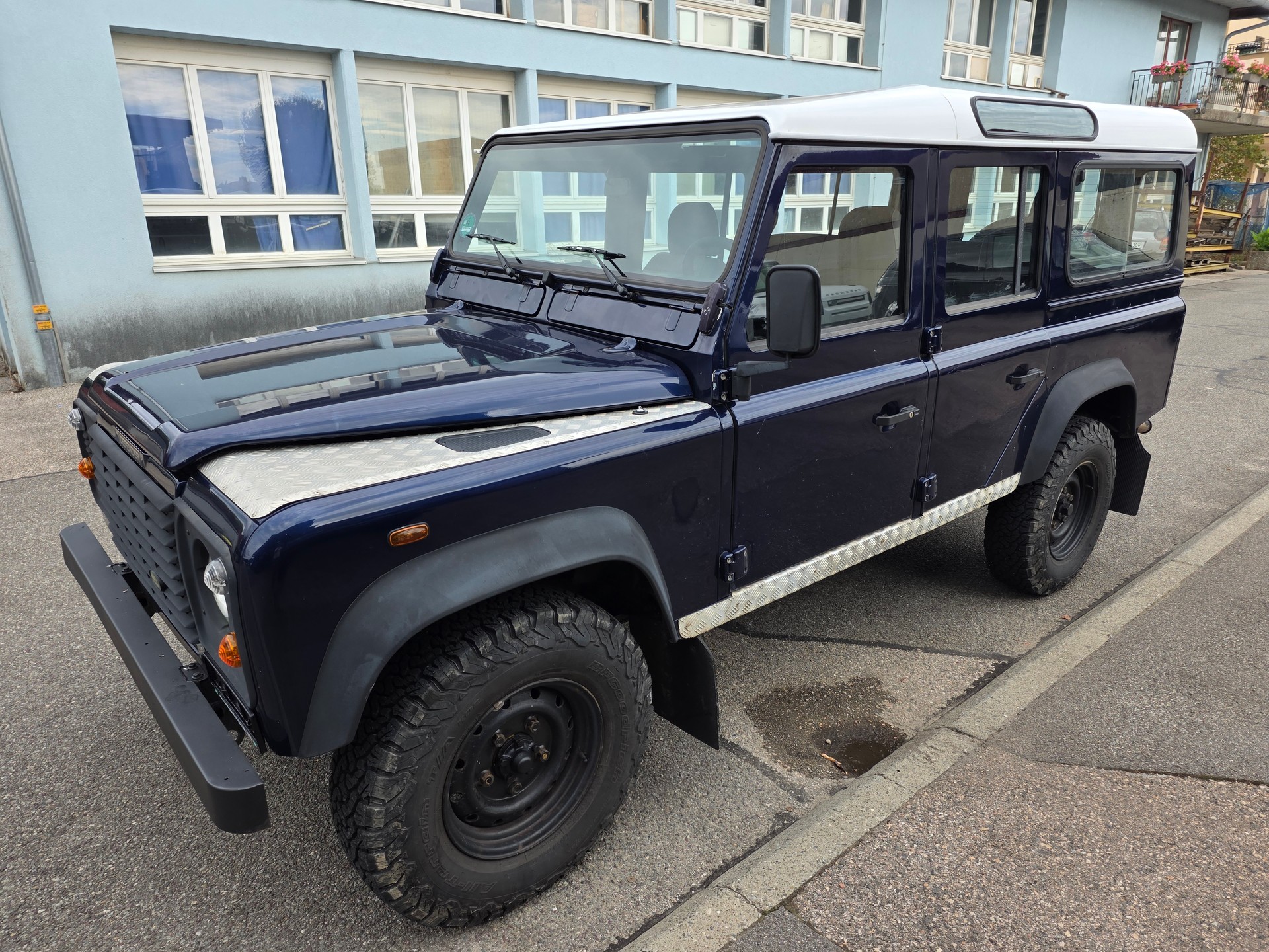 LAND ROVER Defender 110 SW 2.5 Td5-image-0