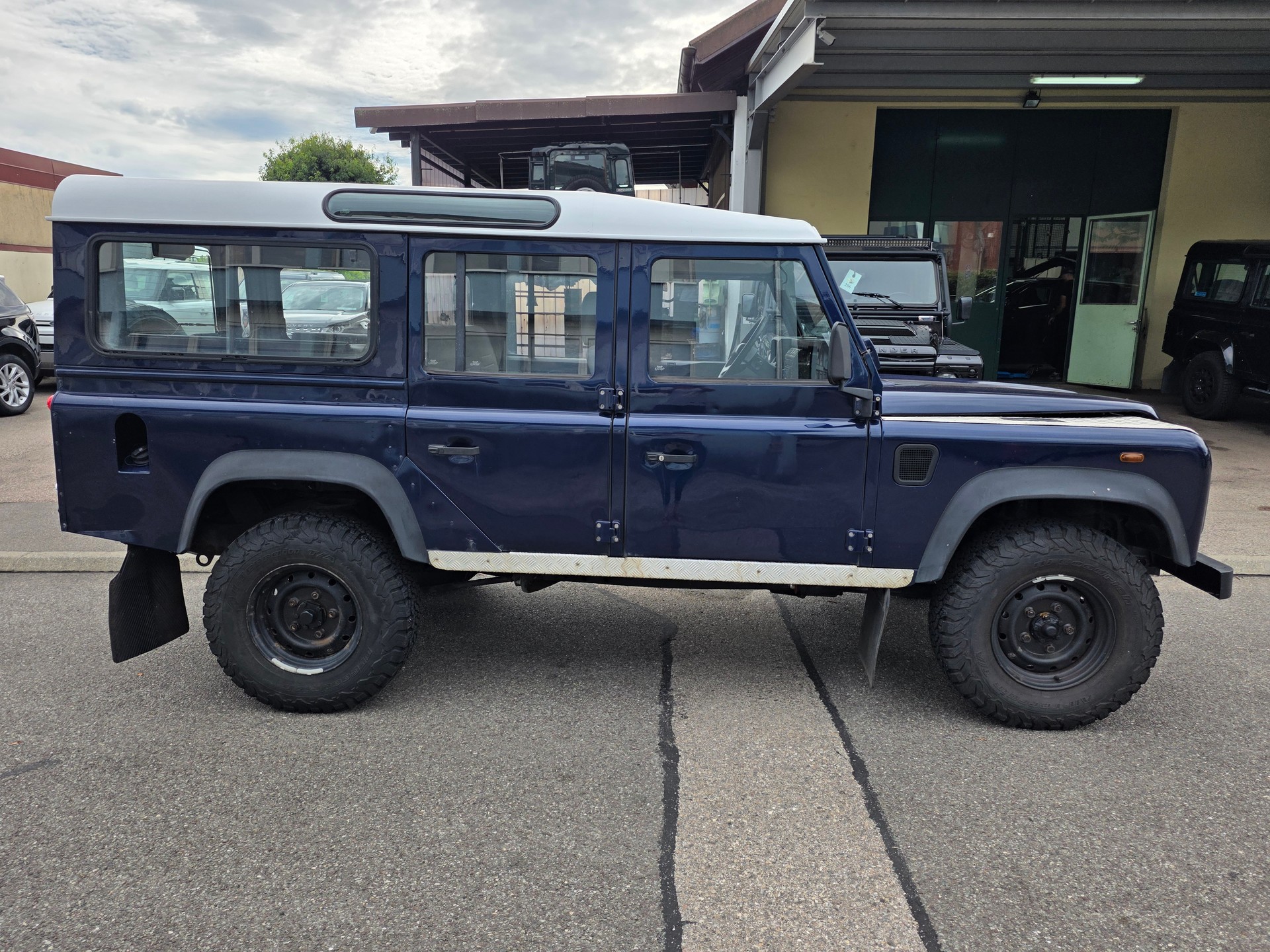 LAND ROVER Defender 110 SW 2.5 Td5-image-3