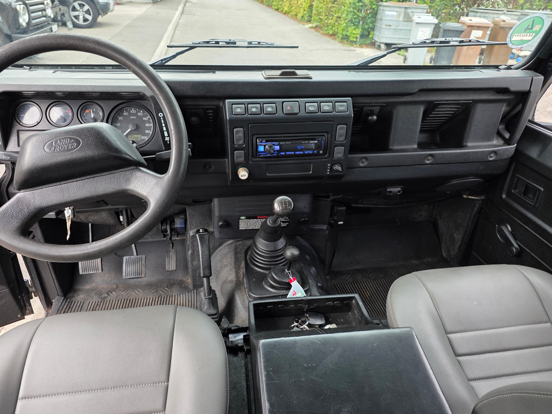LAND ROVER Defender 110 SW 2.5 Td5-image-13