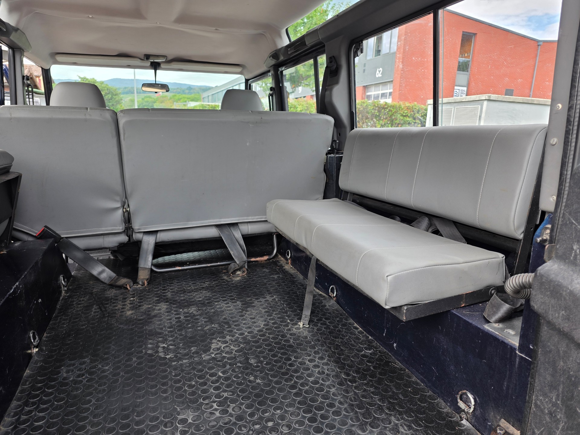 LAND ROVER Defender 110 SW 2.5 Td5-image-11