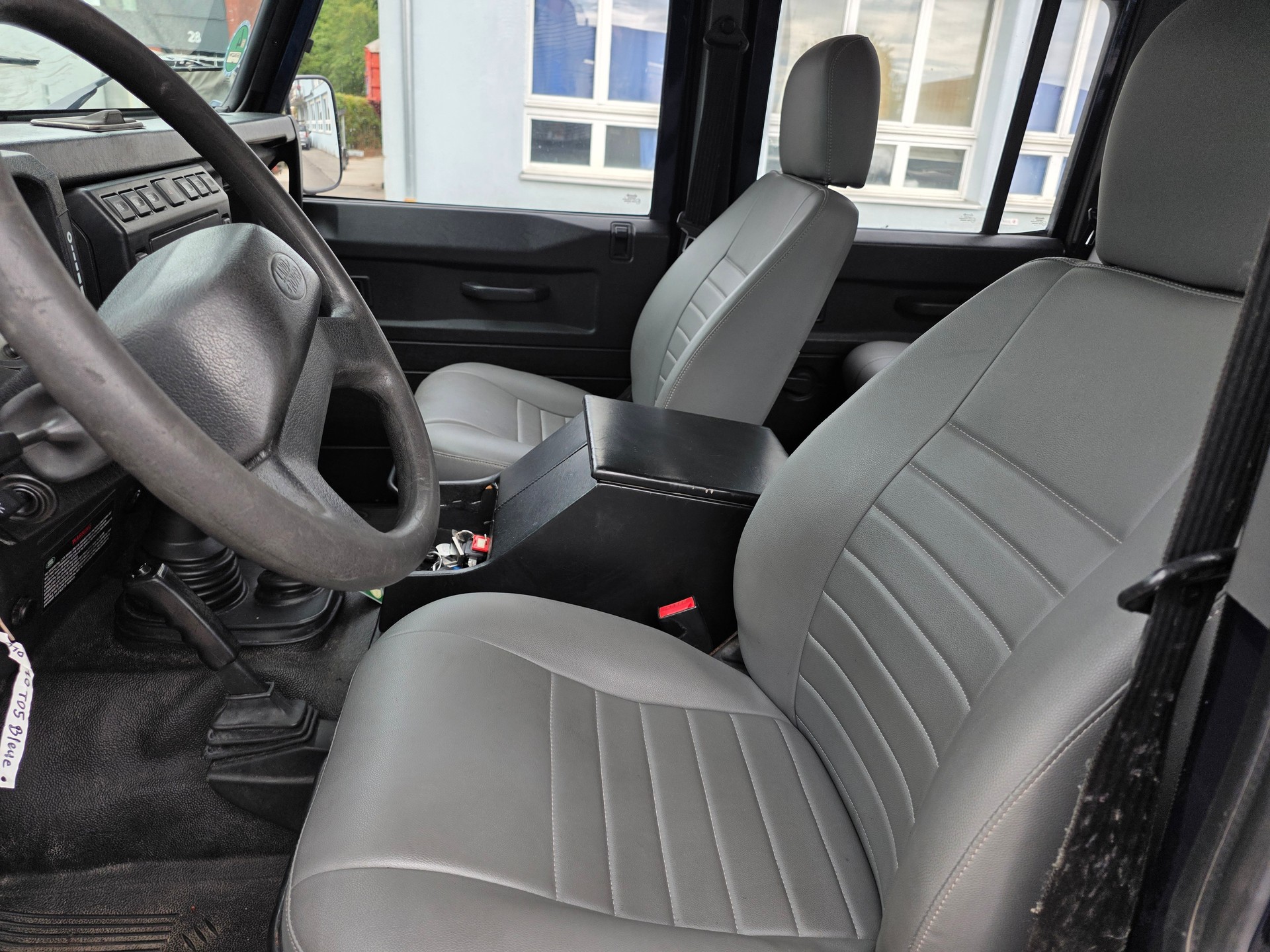LAND ROVER Defender 110 SW 2.5 Td5-image-9