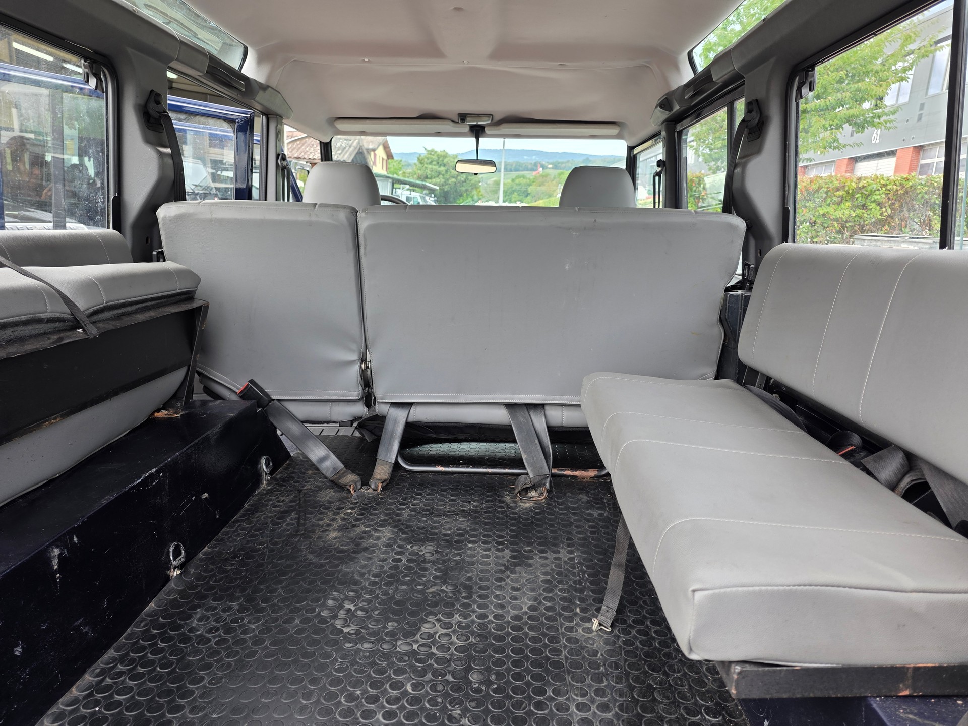 LAND ROVER Defender 110 SW 2.5 Td5-image-12
