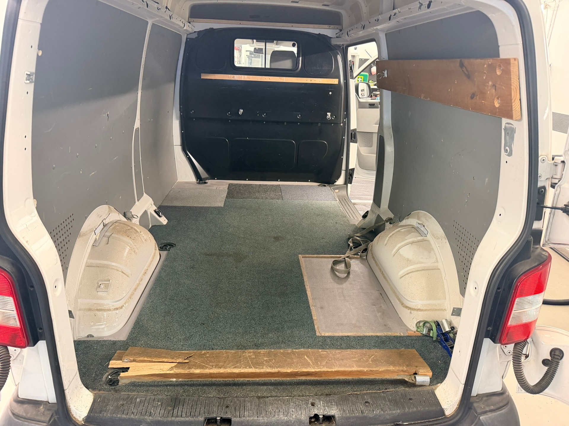 VW T5 2.0 TDI DSG-image-7