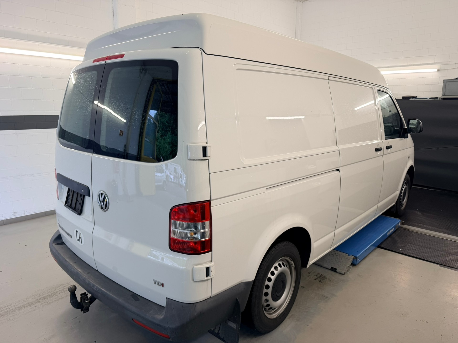 VW T5 2.0 TDI DSG-image-3
