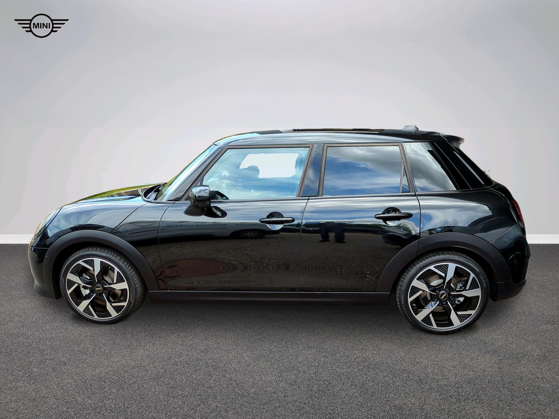 MINI Cooper 5 door C-image-2