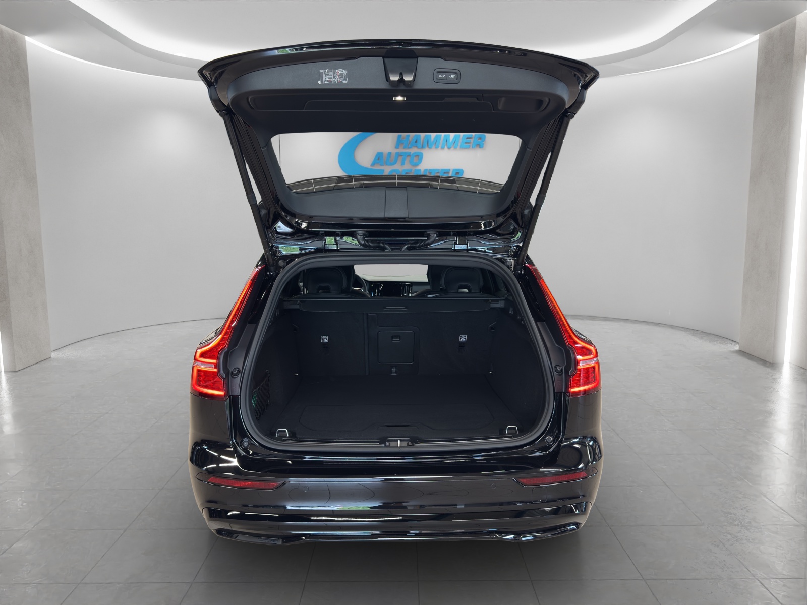 VOLVO V60 2.0 B4 Plus Dark-image-4