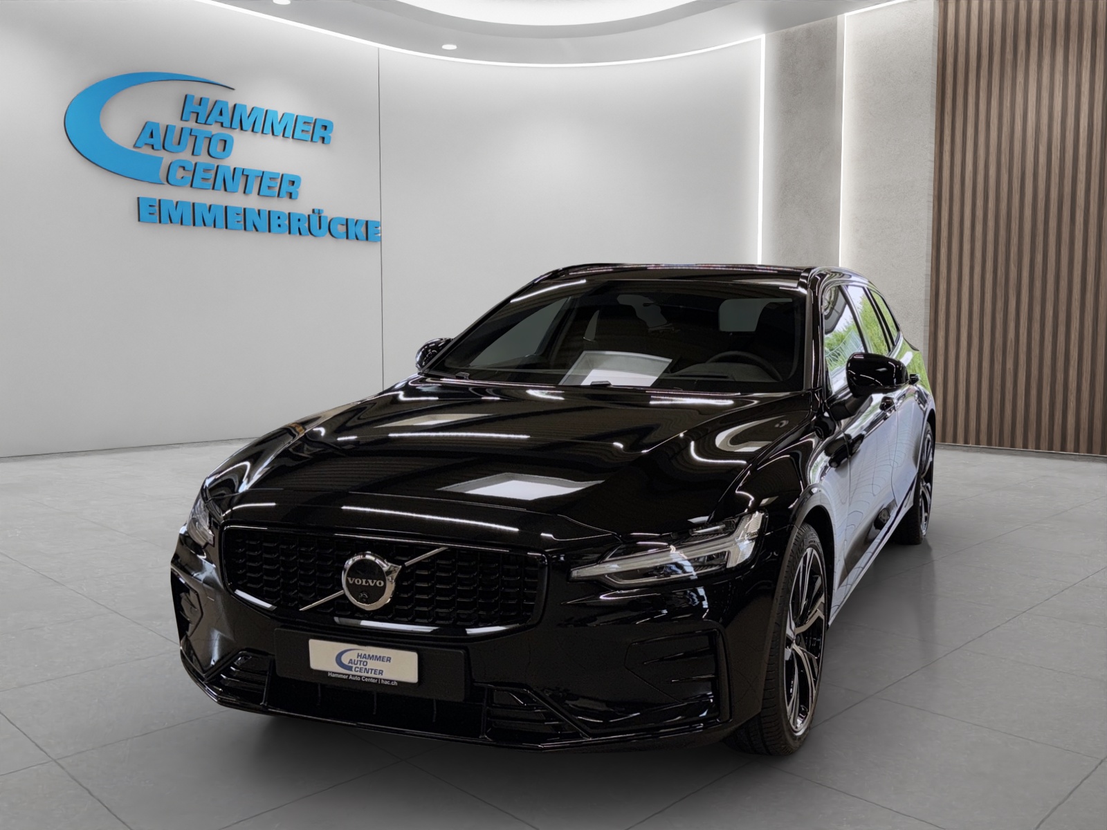 VOLVO V60 2.0 B4 Plus Dark-image-0