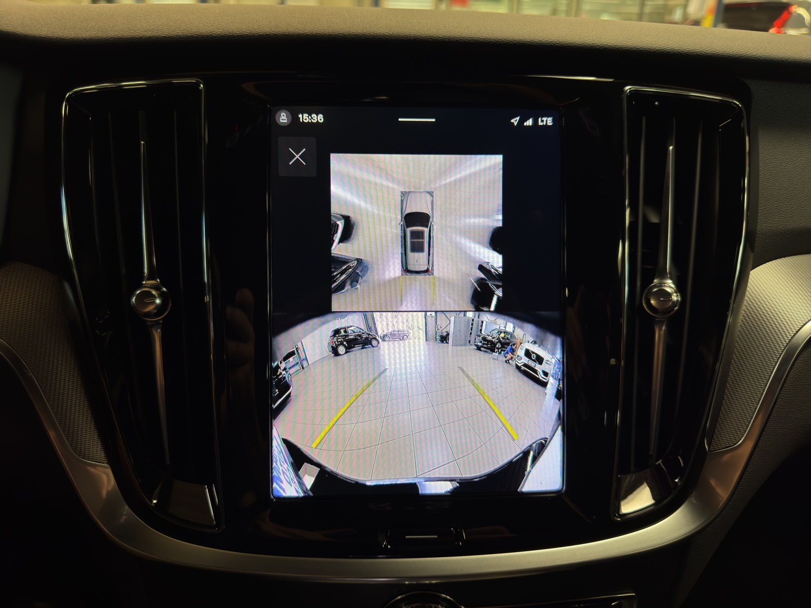 VOLVO V60 2.0 B4 Plus Dark-image-9