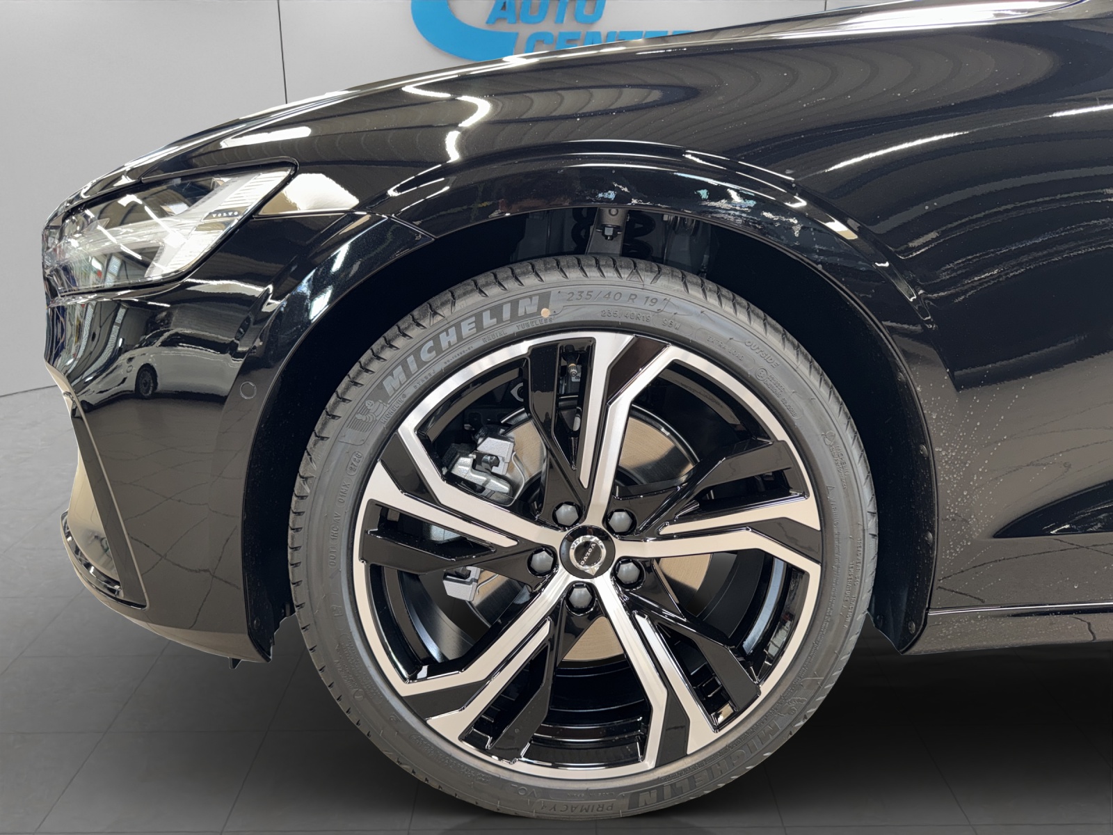 VOLVO V60 2.0 B4 Plus Dark-image-6