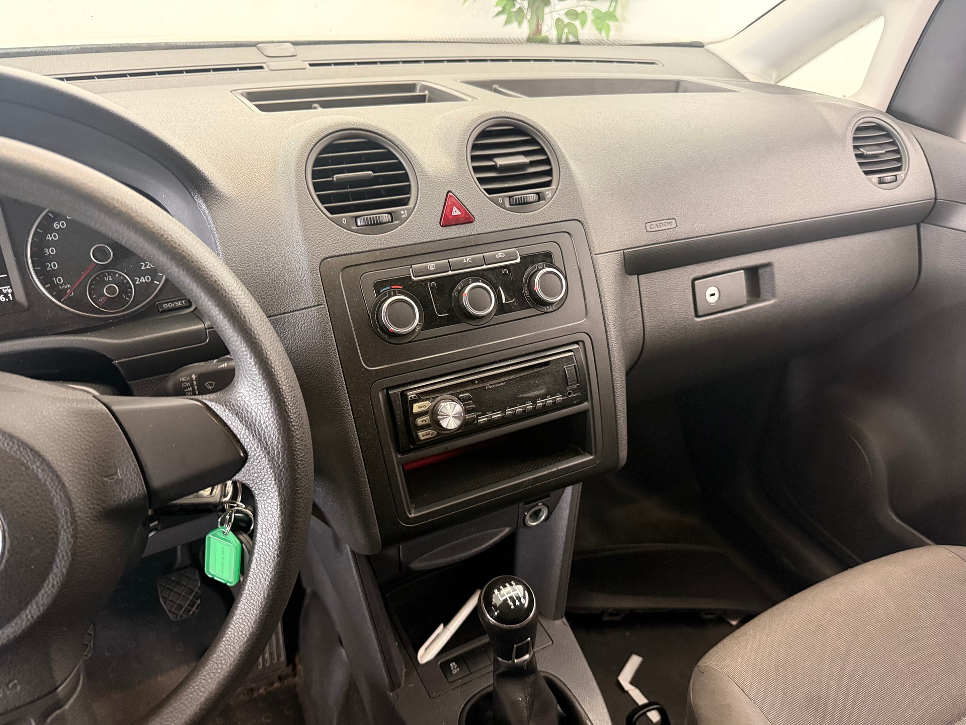 VW Caddy 2.0 TDI 4Motion-image-10
