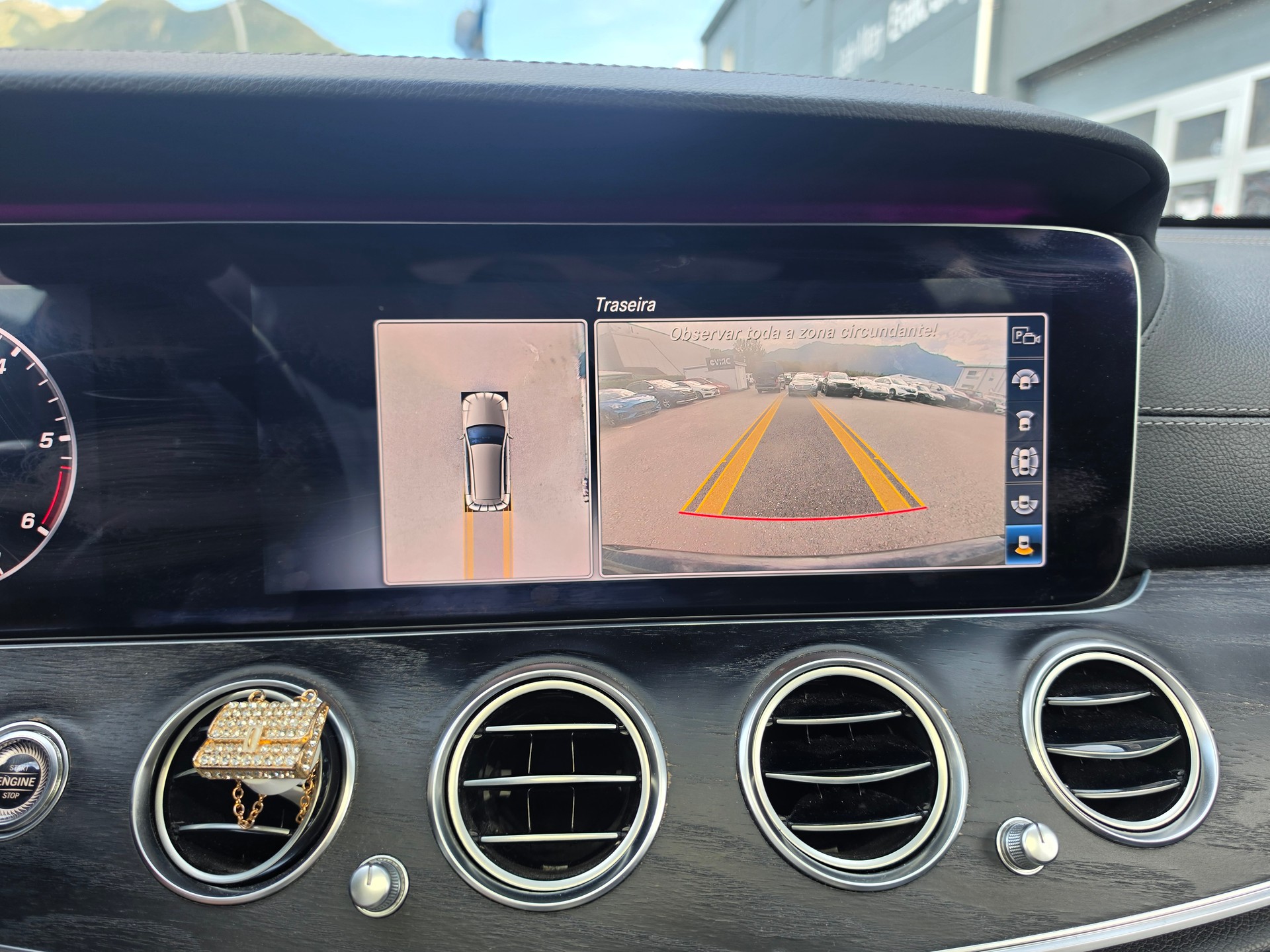 MERCEDES-BENZ E 220 d Swiss Star AMG Line 4Matic 9G-Tronic-image-11