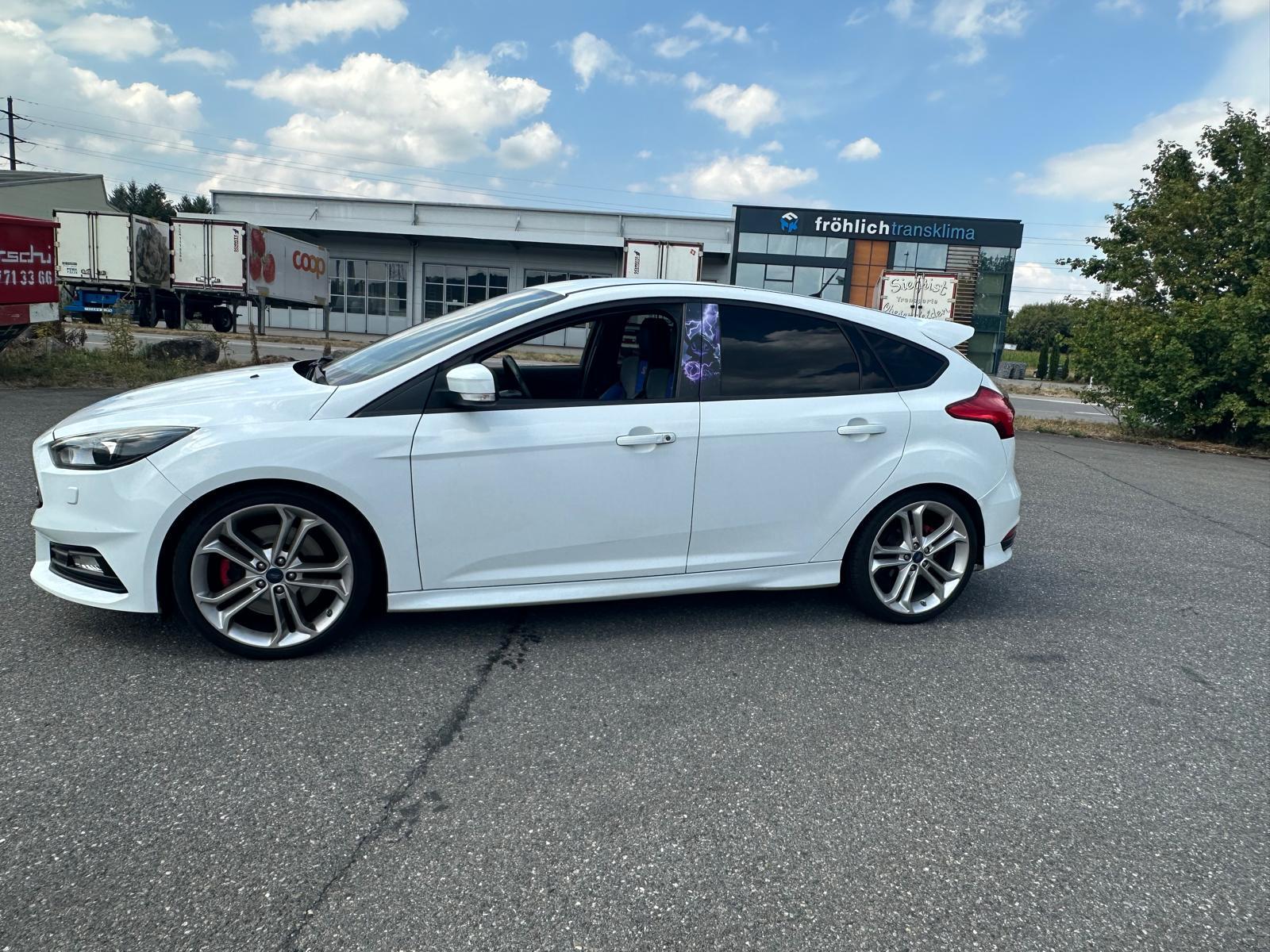 FORD Focus 2.0 SCTi ST-image-9