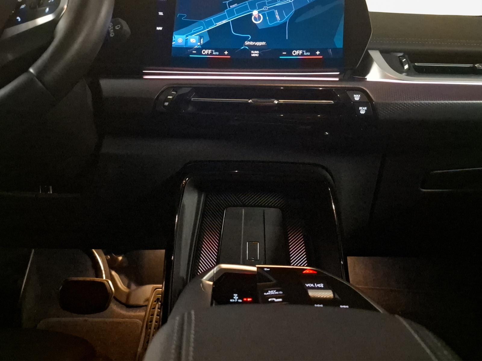 BMW X1 20i sDrive paddles-image-11