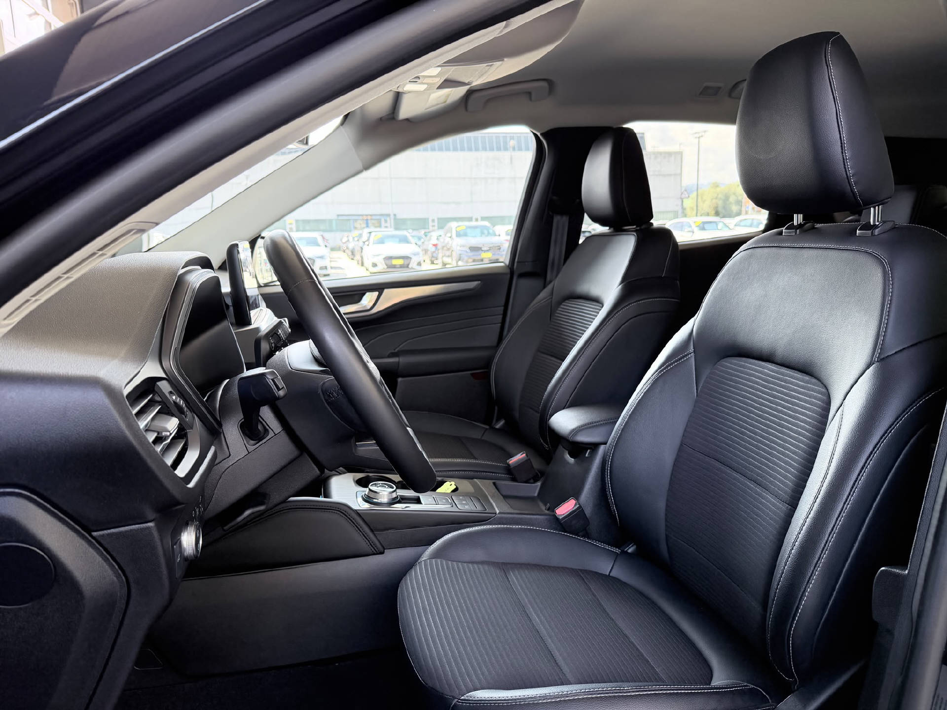 FORD Kuga 2.5 Hybrid Titanium X 4x4-image-5