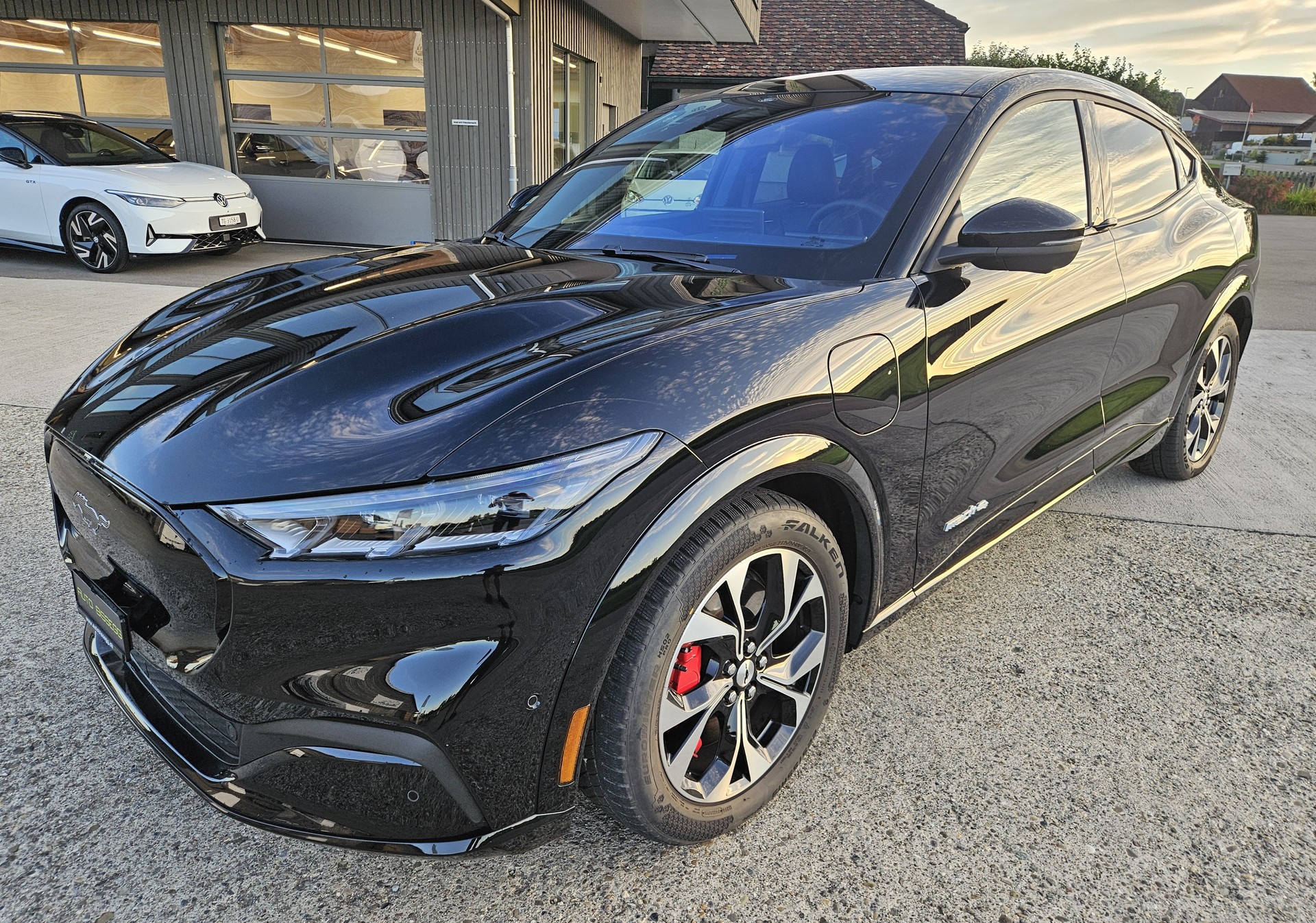 FORD Mustang MACH-E Premium AWD 72.6 kWh-image-1