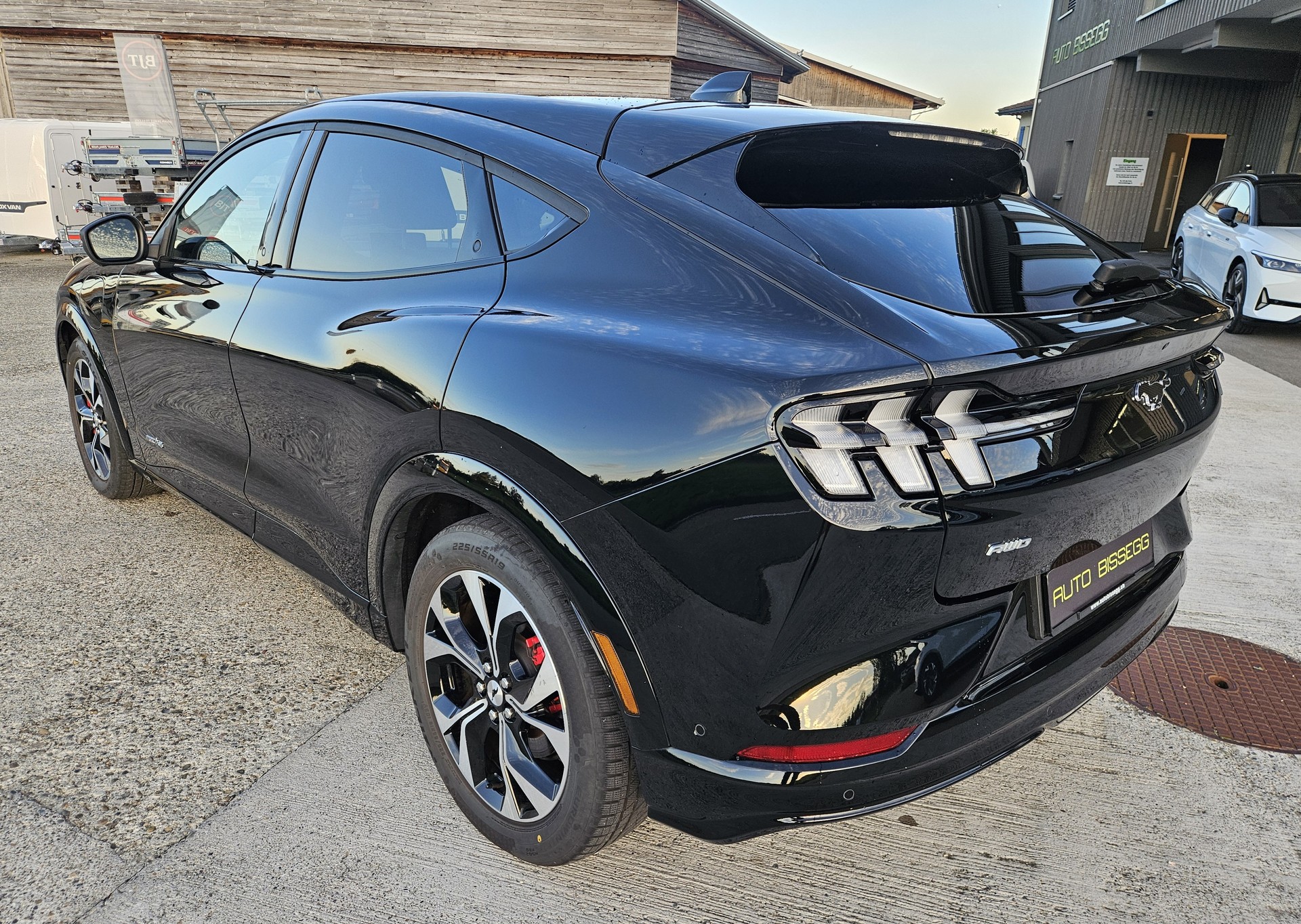 FORD Mustang MACH-E Premium AWD 72.6 kWh-image-4