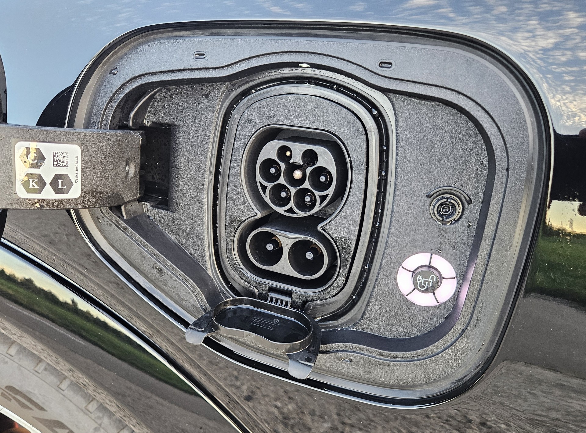 FORD Mustang MACH-E Premium AWD 72.6 kWh-image-2