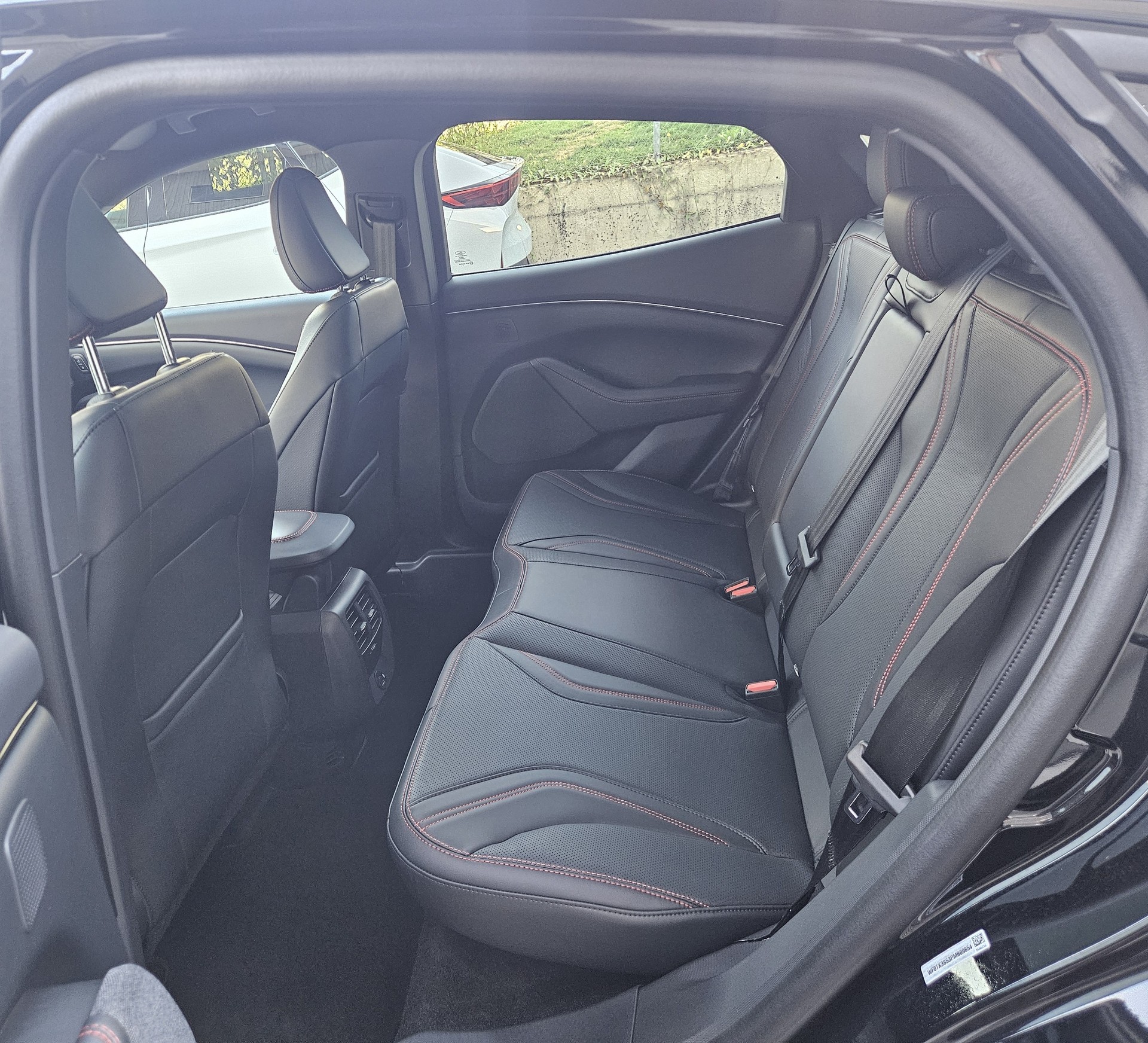 FORD Mustang MACH-E Premium AWD 72.6 kWh-image-19