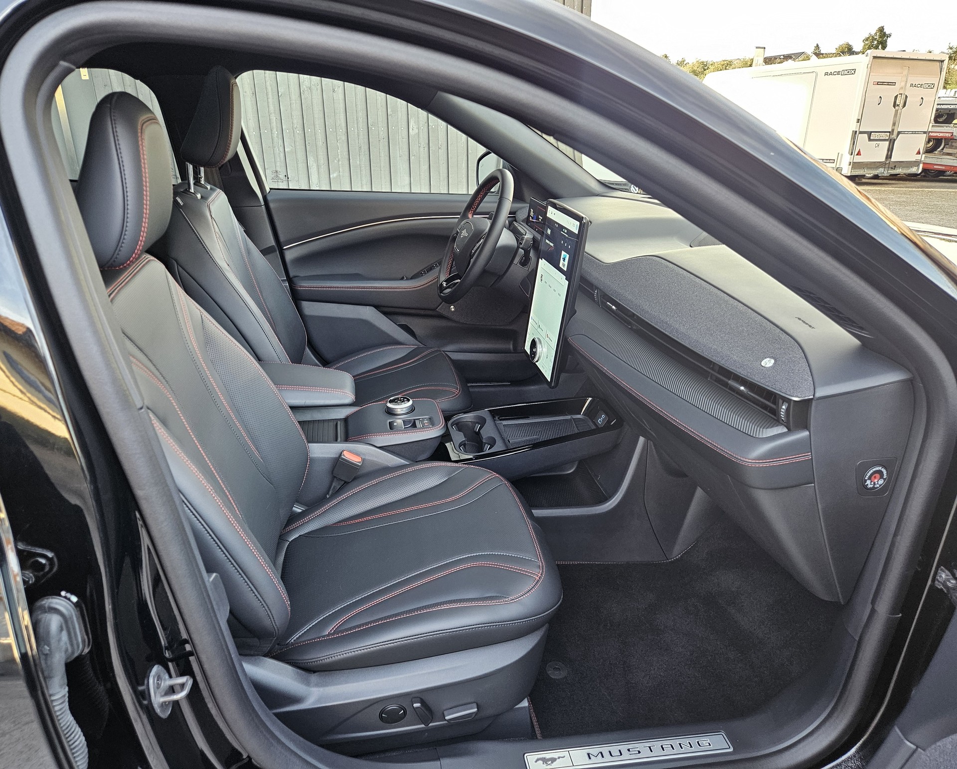 FORD Mustang MACH-E Premium AWD 72.6 kWh-image-11