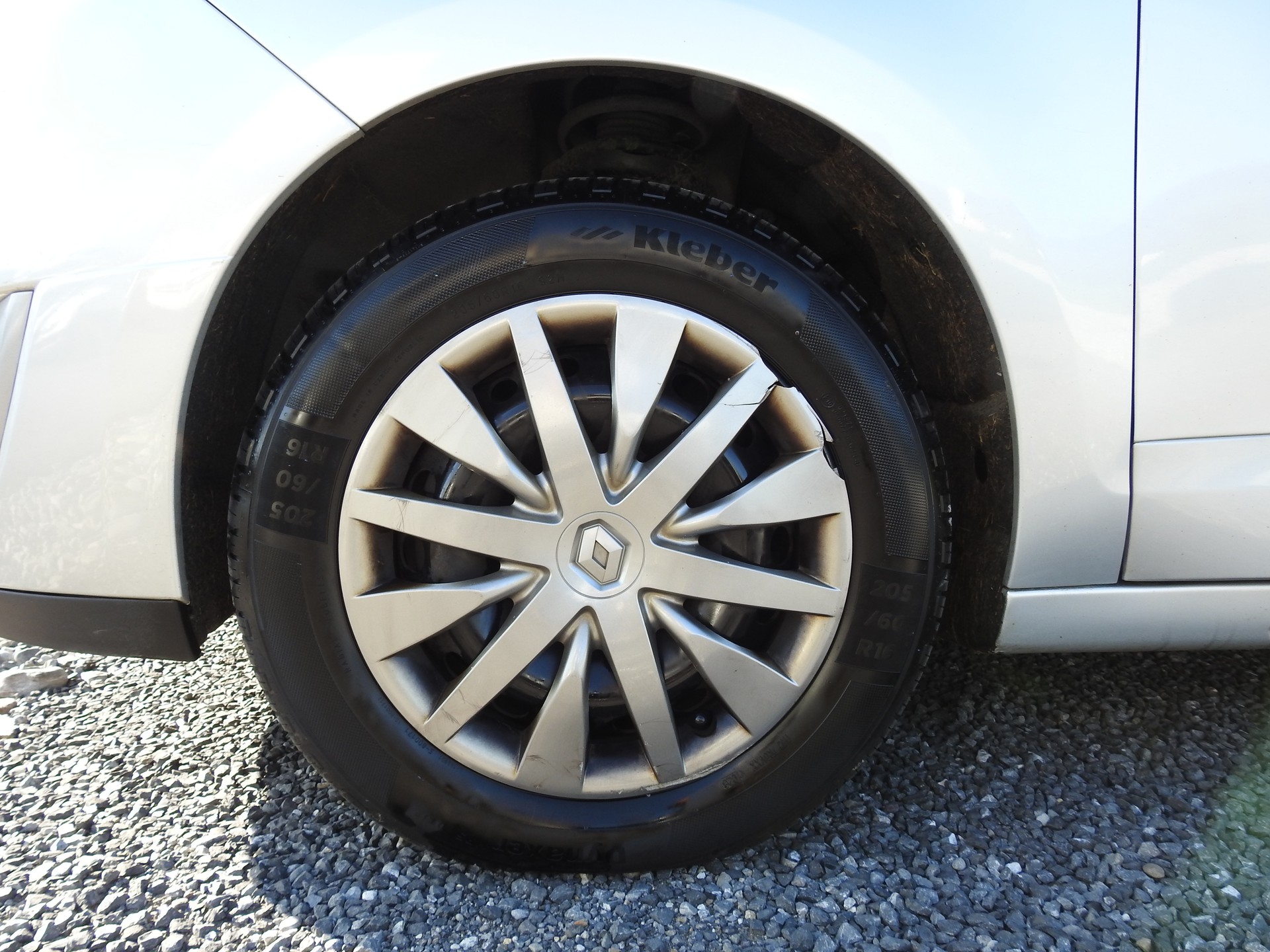 RENAULT Grand Scénic 1.9 dCi Dynamique-image-8