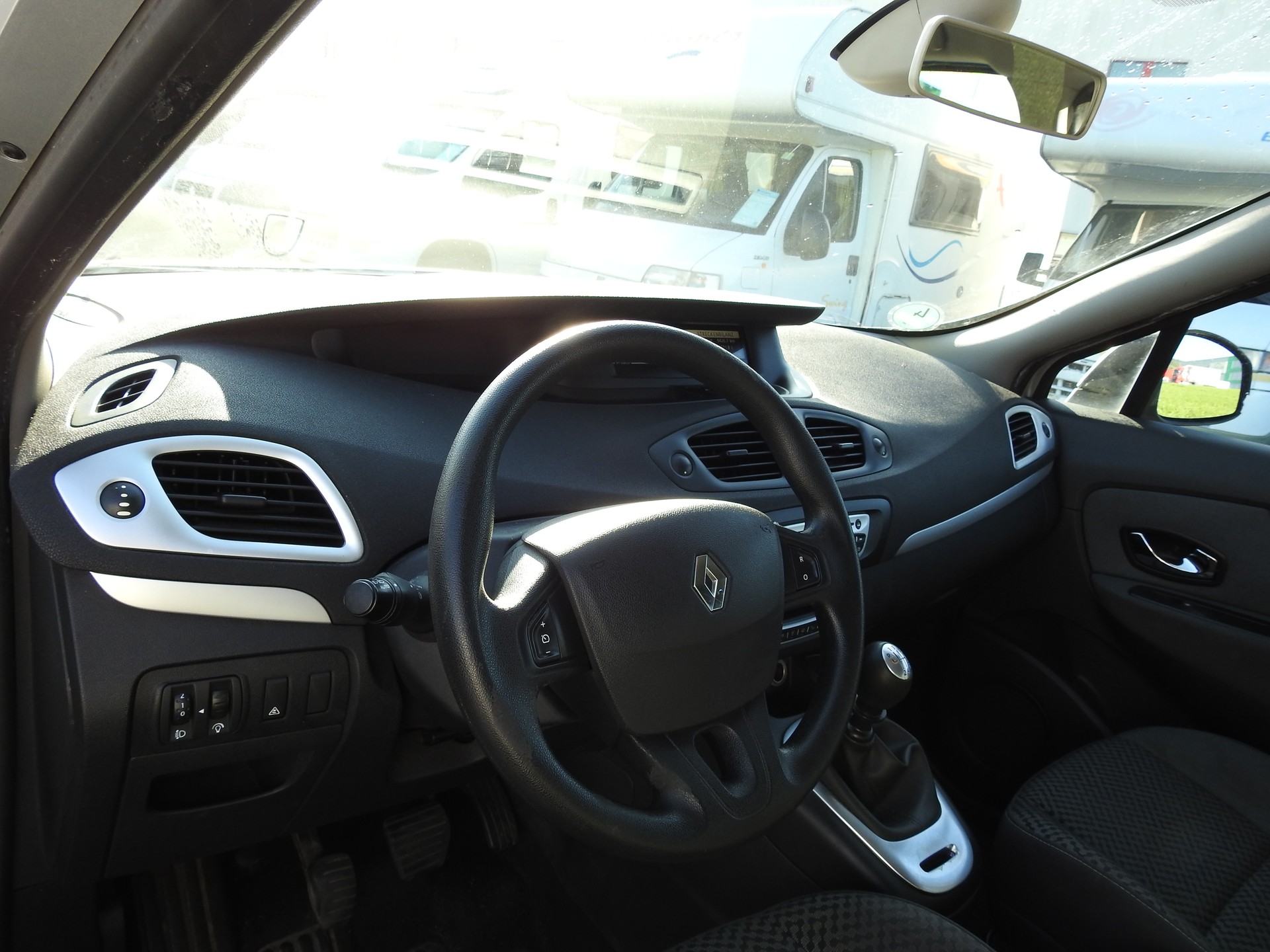 RENAULT Grand Scénic 1.9 dCi Dynamique-image-11
