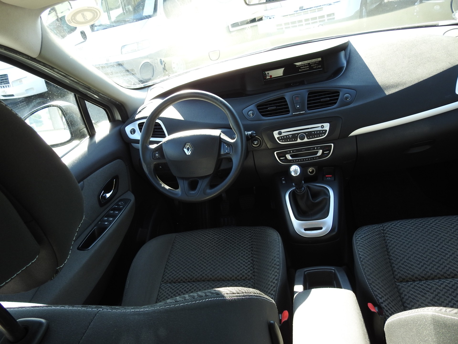 RENAULT Grand Scénic 1.9 dCi Dynamique-image-18