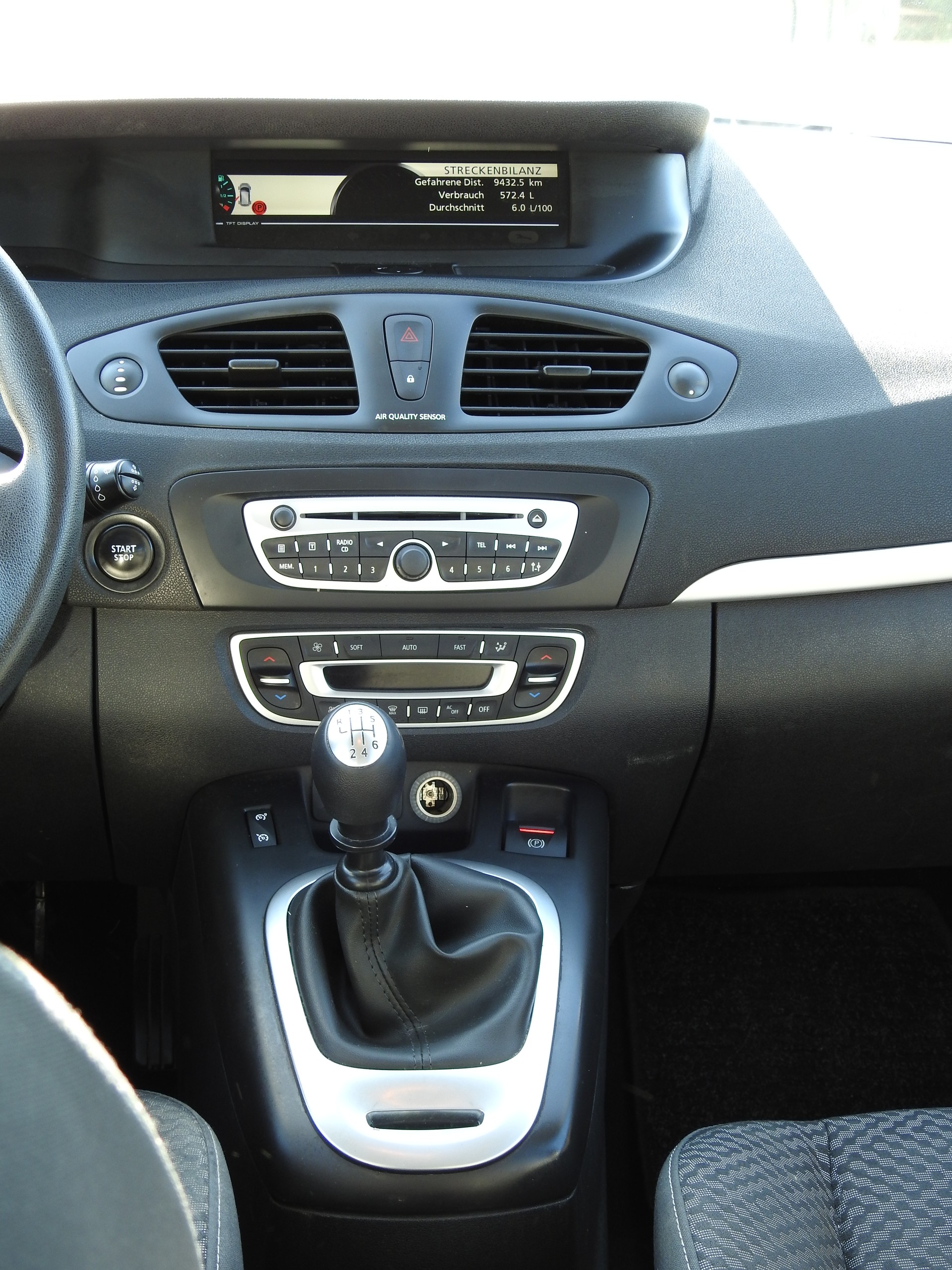 RENAULT Grand Scénic 1.9 dCi Dynamique-image-16
