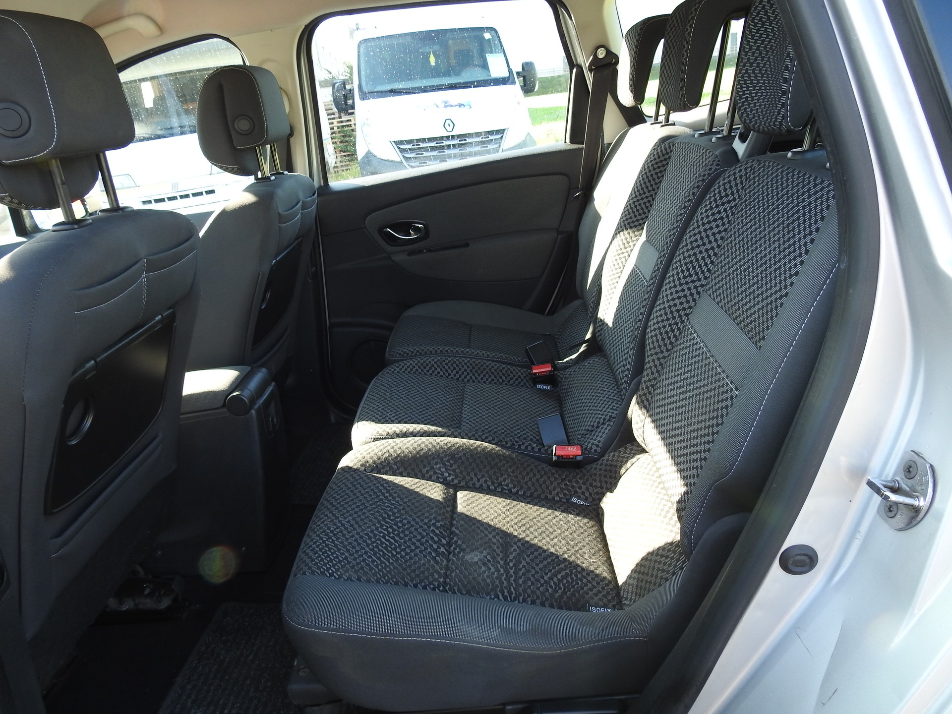 RENAULT Grand Scénic 1.9 dCi Dynamique-image-13
