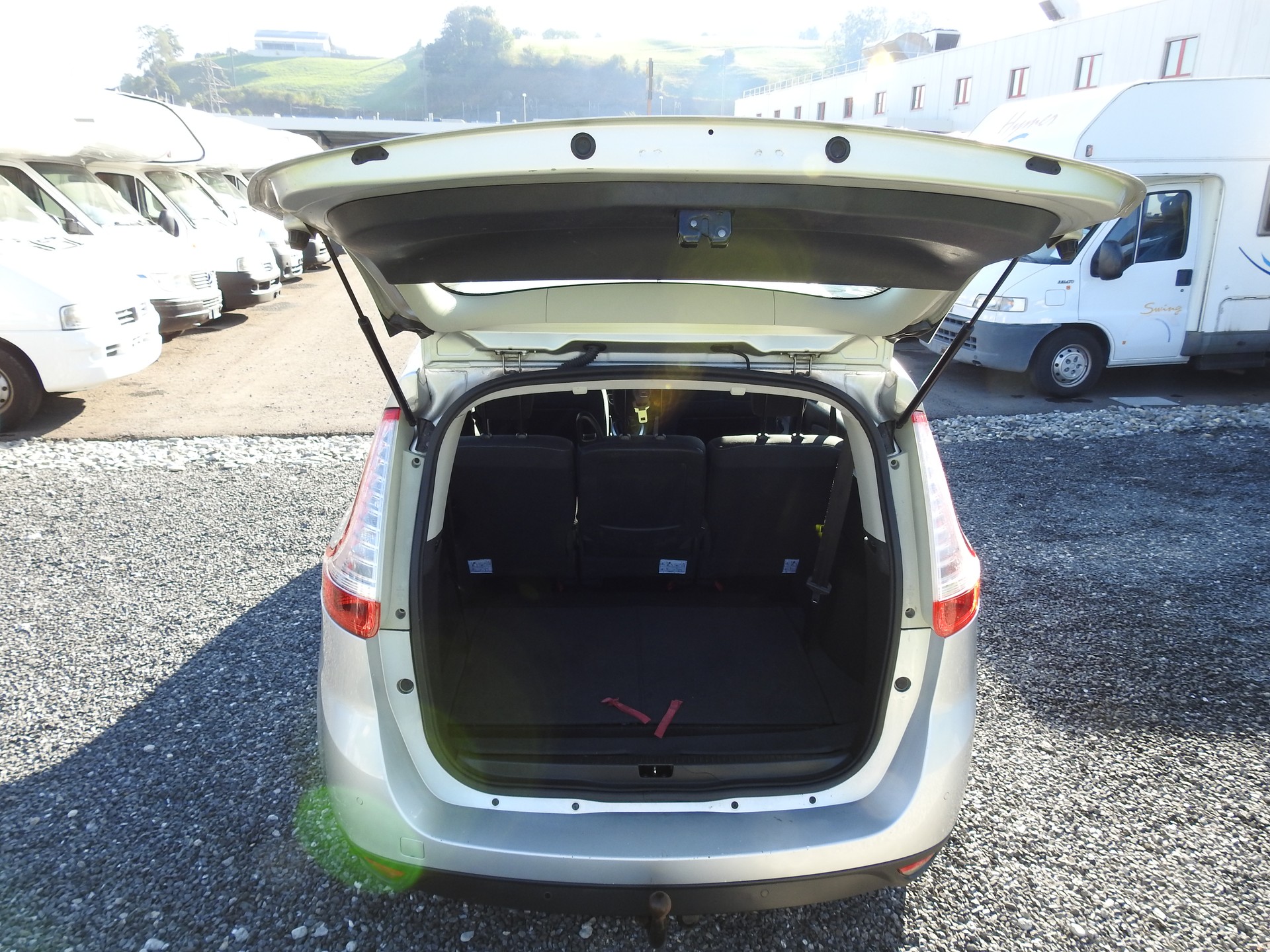 RENAULT Grand Scénic 1.9 dCi Dynamique-image-9