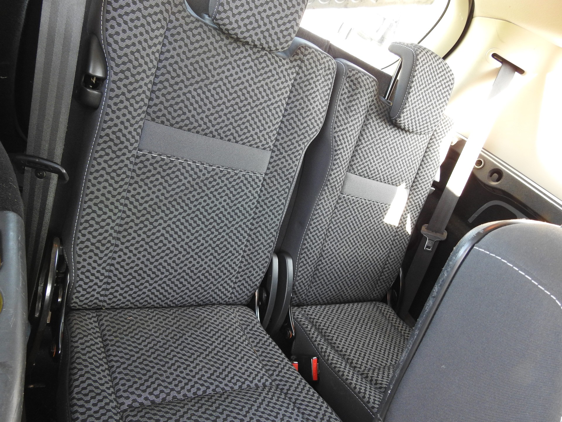 RENAULT Grand Scénic 1.9 dCi Dynamique-image-14