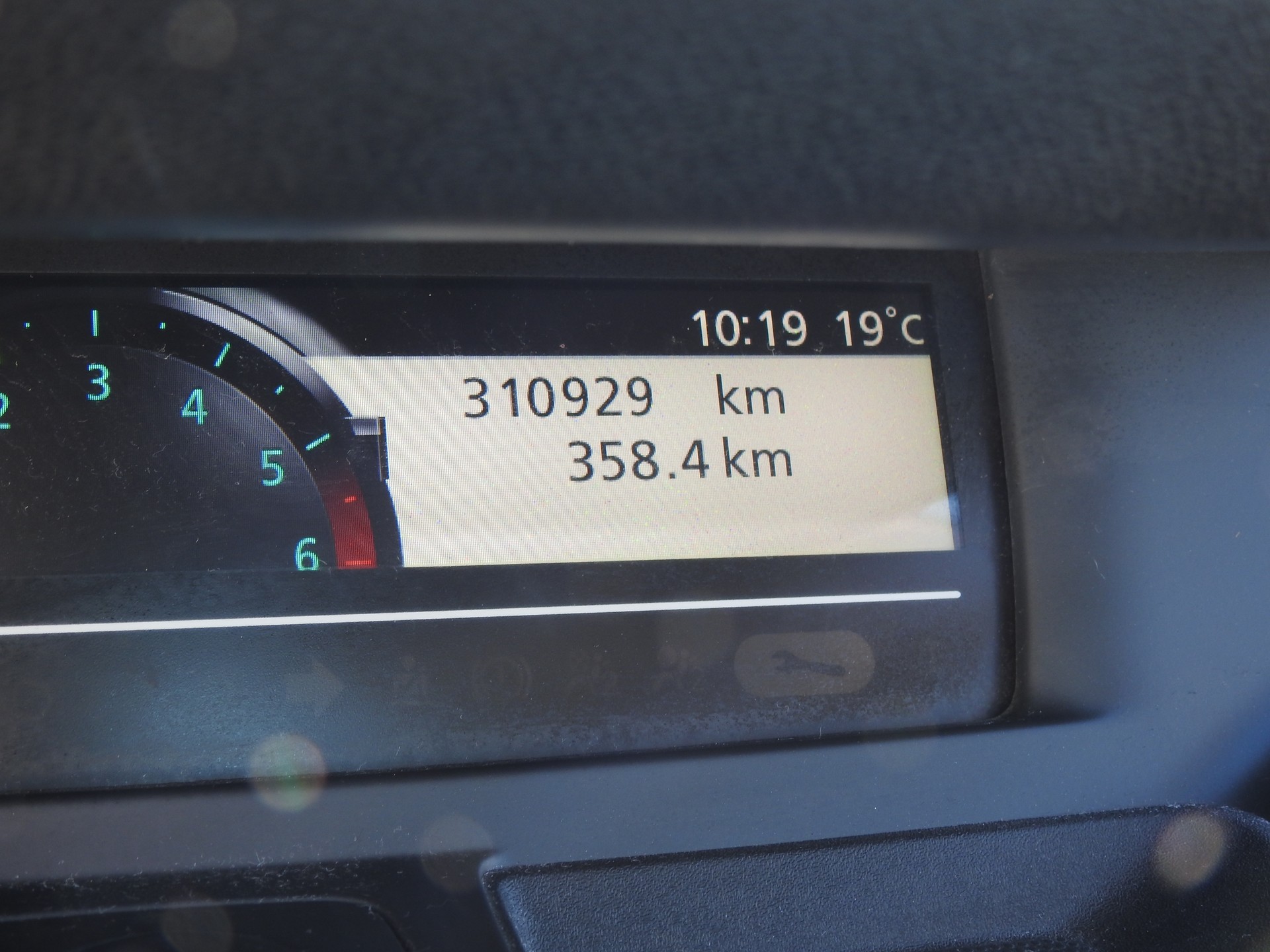 RENAULT Grand Scénic 1.9 dCi Dynamique-image-24