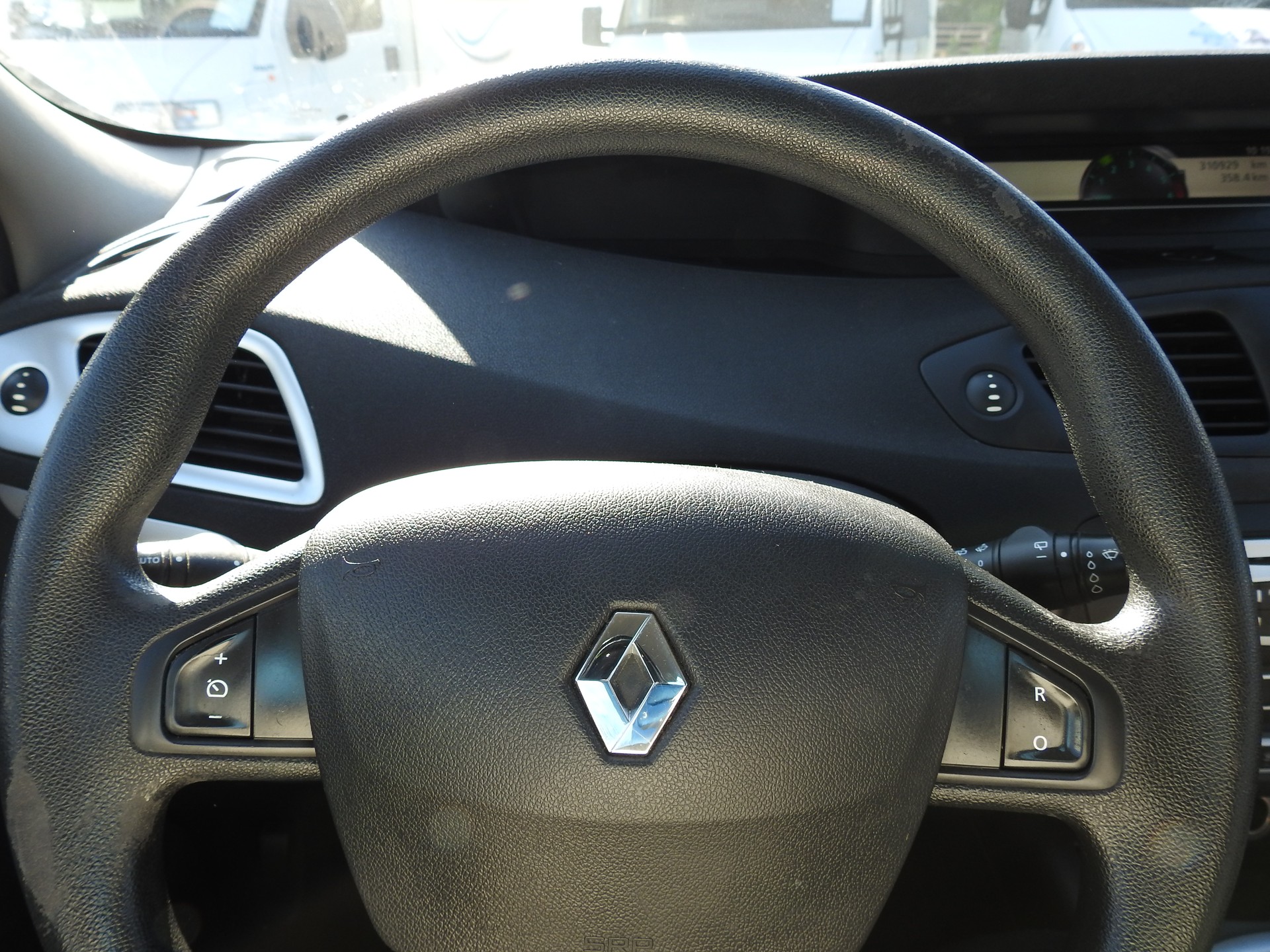 RENAULT Grand Scénic 1.9 dCi Dynamique-image-26
