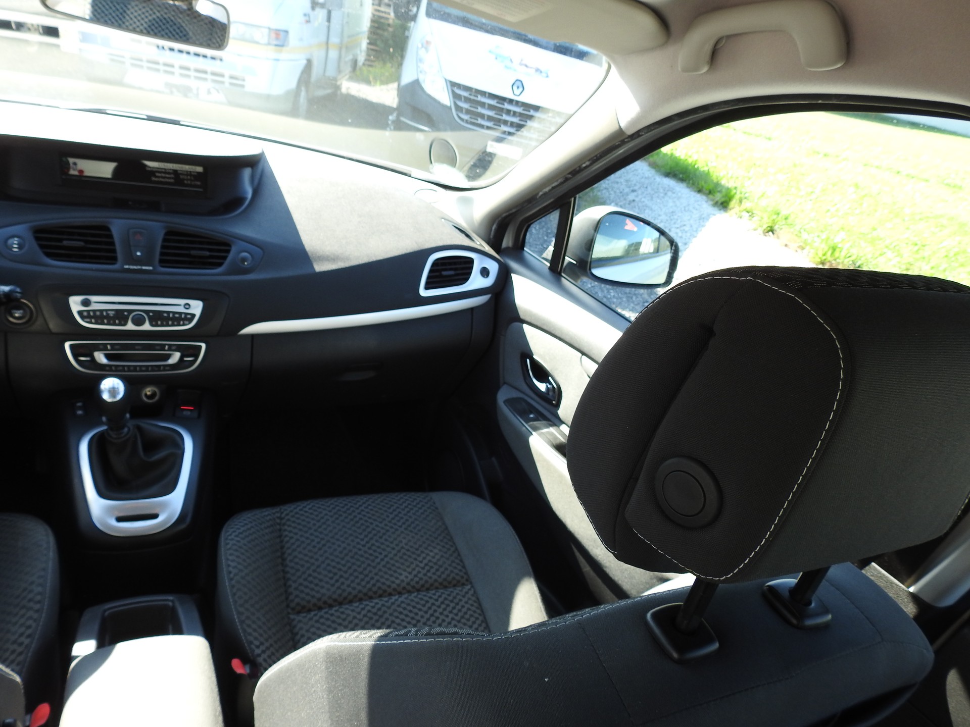 RENAULT Grand Scénic 1.9 dCi Dynamique-image-17