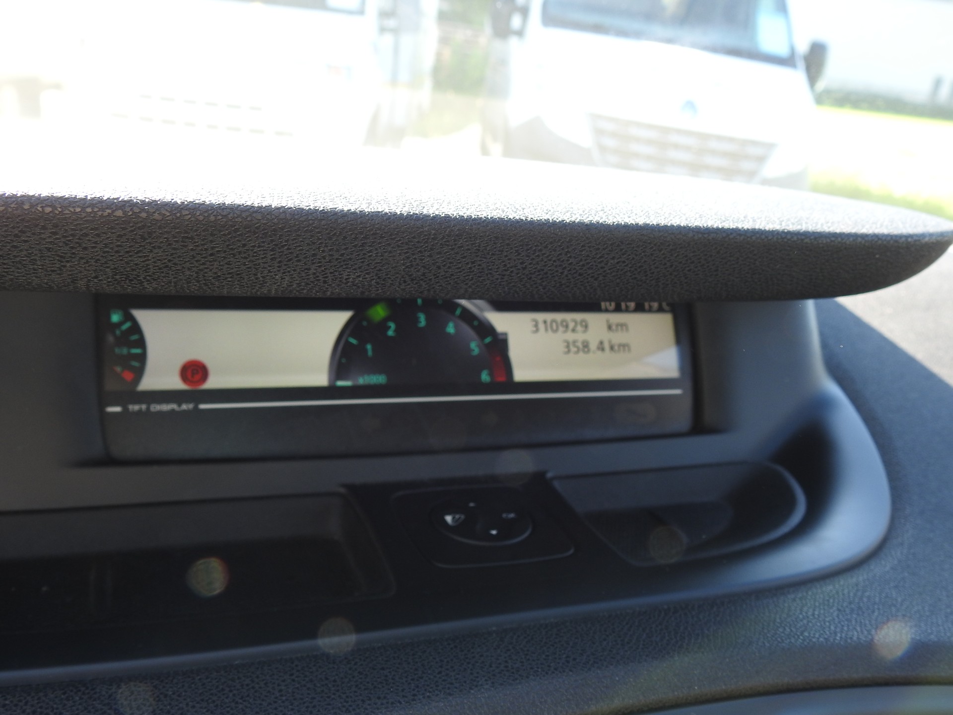 RENAULT Grand Scénic 1.9 dCi Dynamique-image-25
