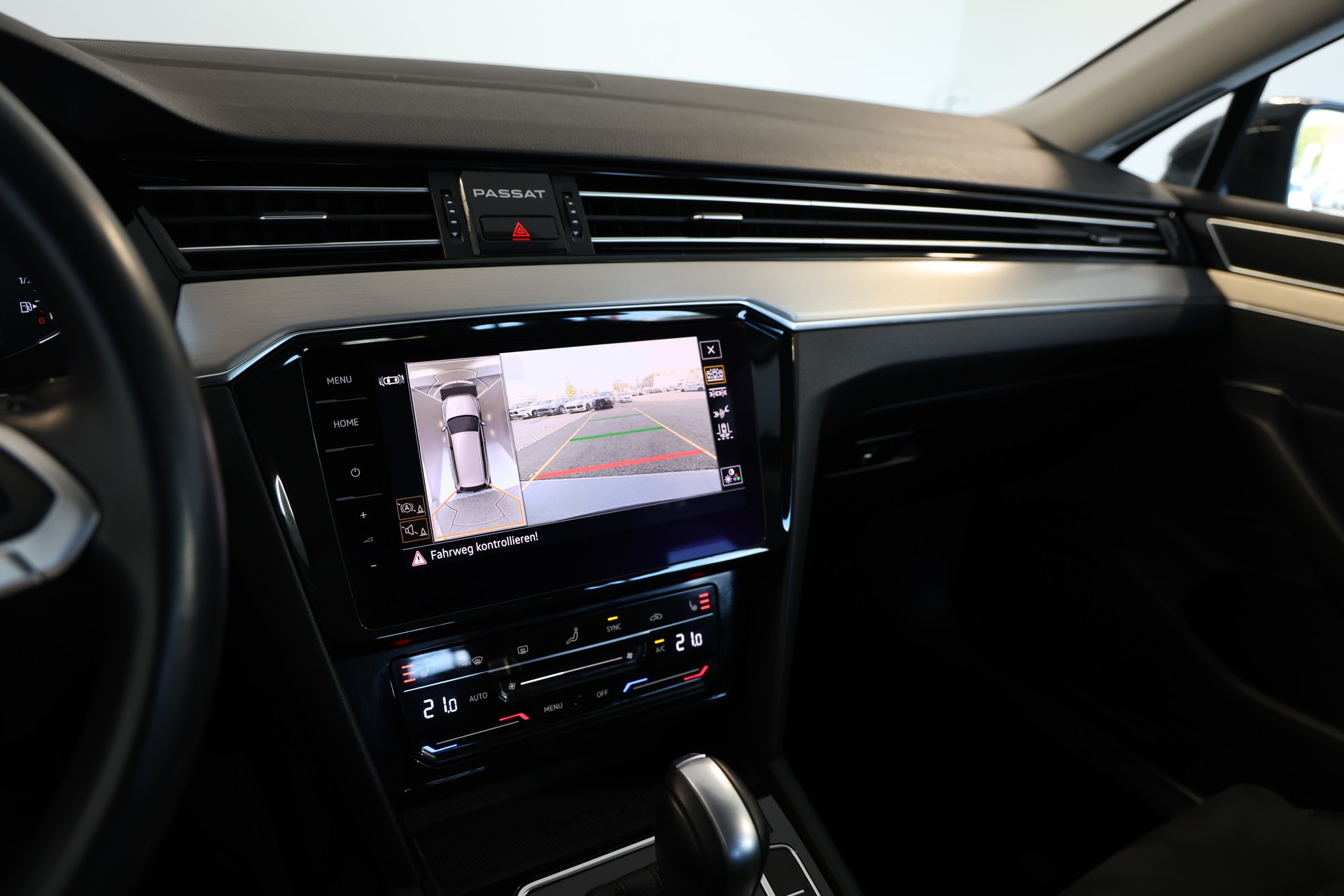 VW Passat Variant 2.0 TDI 200 Elegance DSG 4m-image-13