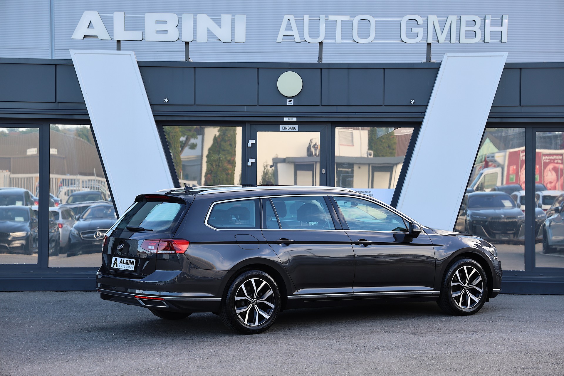 VW Passat Variant 2.0 TDI 200 Elegance DSG 4m-image-2