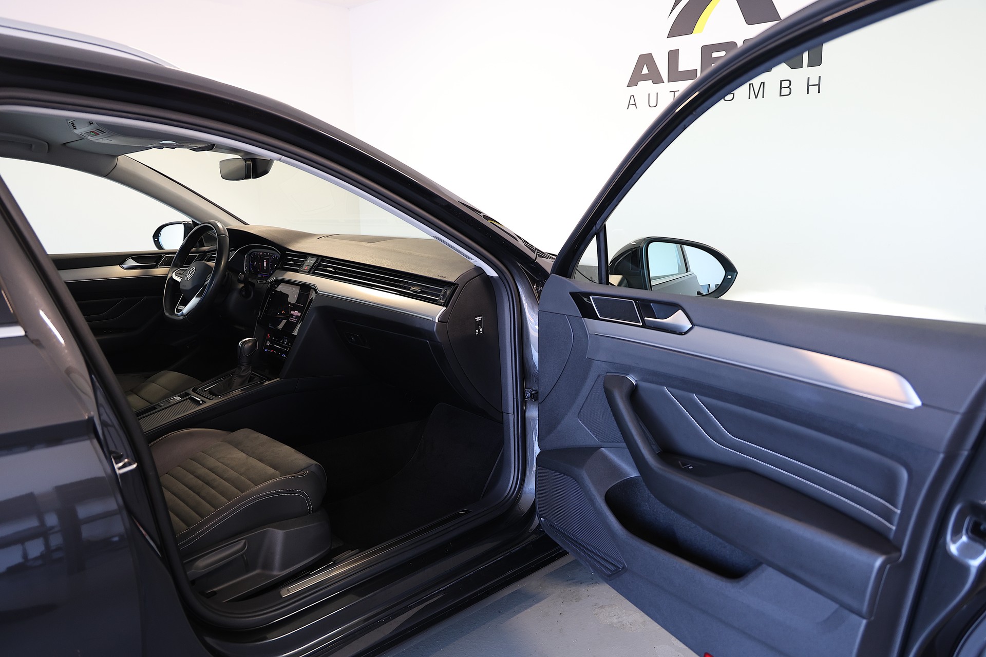 VW Passat Variant 2.0 TDI 200 Elegance DSG 4m-image-10
