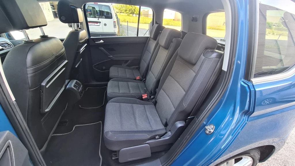 VW Touran 2.0 TDI BlueMotion Technology Comfortline DSG ** 7-Plätzer ** Gr-Navi ** RF-Kamera ** ACC ** Sitzheizung ** Ab MFK **-image-17