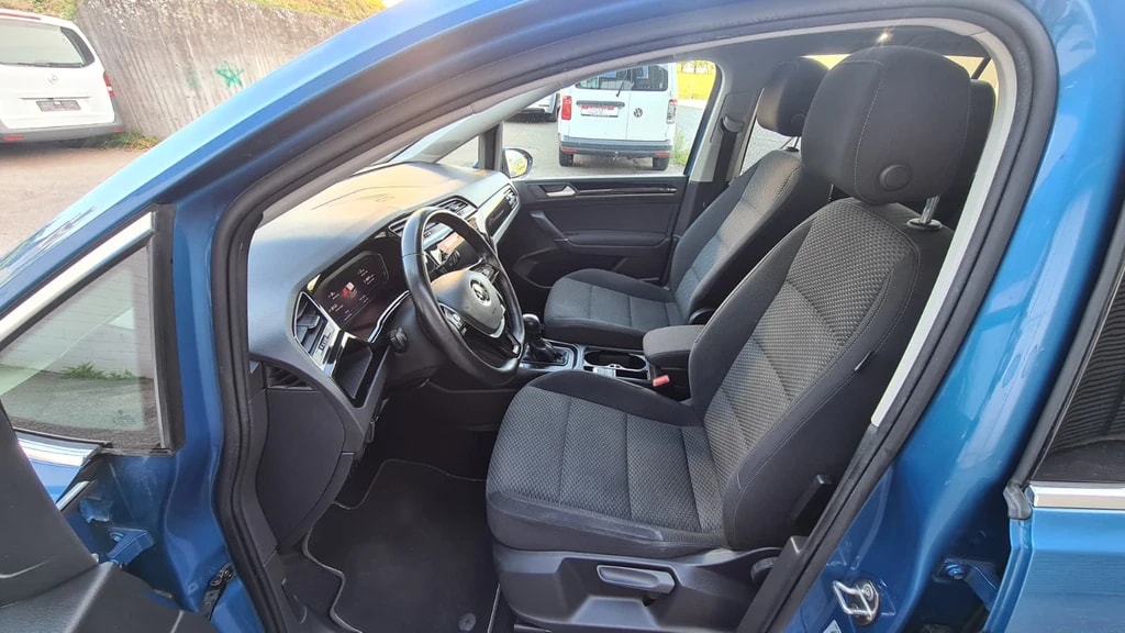 VW Touran 2.0 TDI BlueMotion Technology Comfortline DSG ** 7-Plätzer ** Gr-Navi ** RF-Kamera ** ACC ** Sitzheizung ** Ab MFK **-image-15