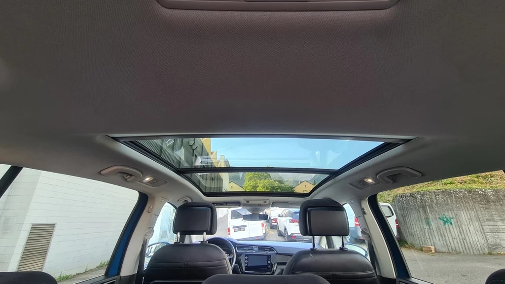 VW Touran 2.0 TDI BlueMotion Technology Comfortline DSG ** 7-Plätzer ** Gr-Navi ** RF-Kamera ** ACC ** Sitzheizung ** Ab MFK **-image-18