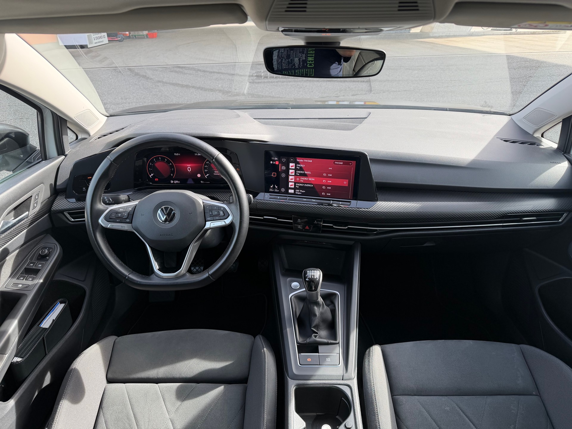 VW Golf 1.5 TSI Life * 130 PS * Frisch ab Service + MFK * Anhängerkupplung * Schiebedach * Standheizung-image-4