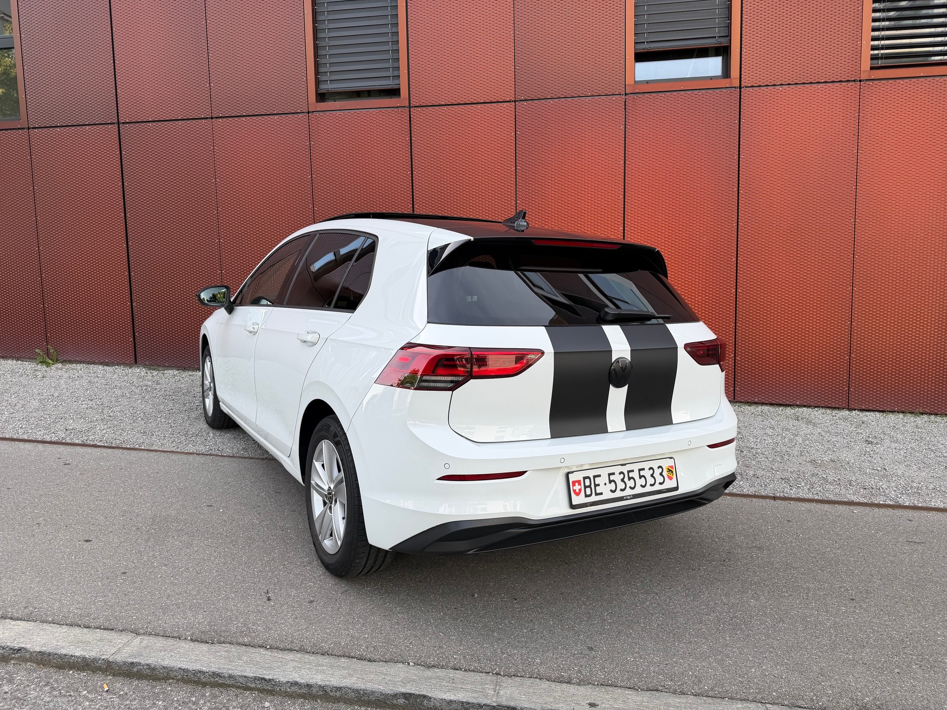 VW Golf 1.5 TSI Life * 130 PS * Frisch ab Service + MFK * Anhängerkupplung * Schiebedach * Standheizung-image-2