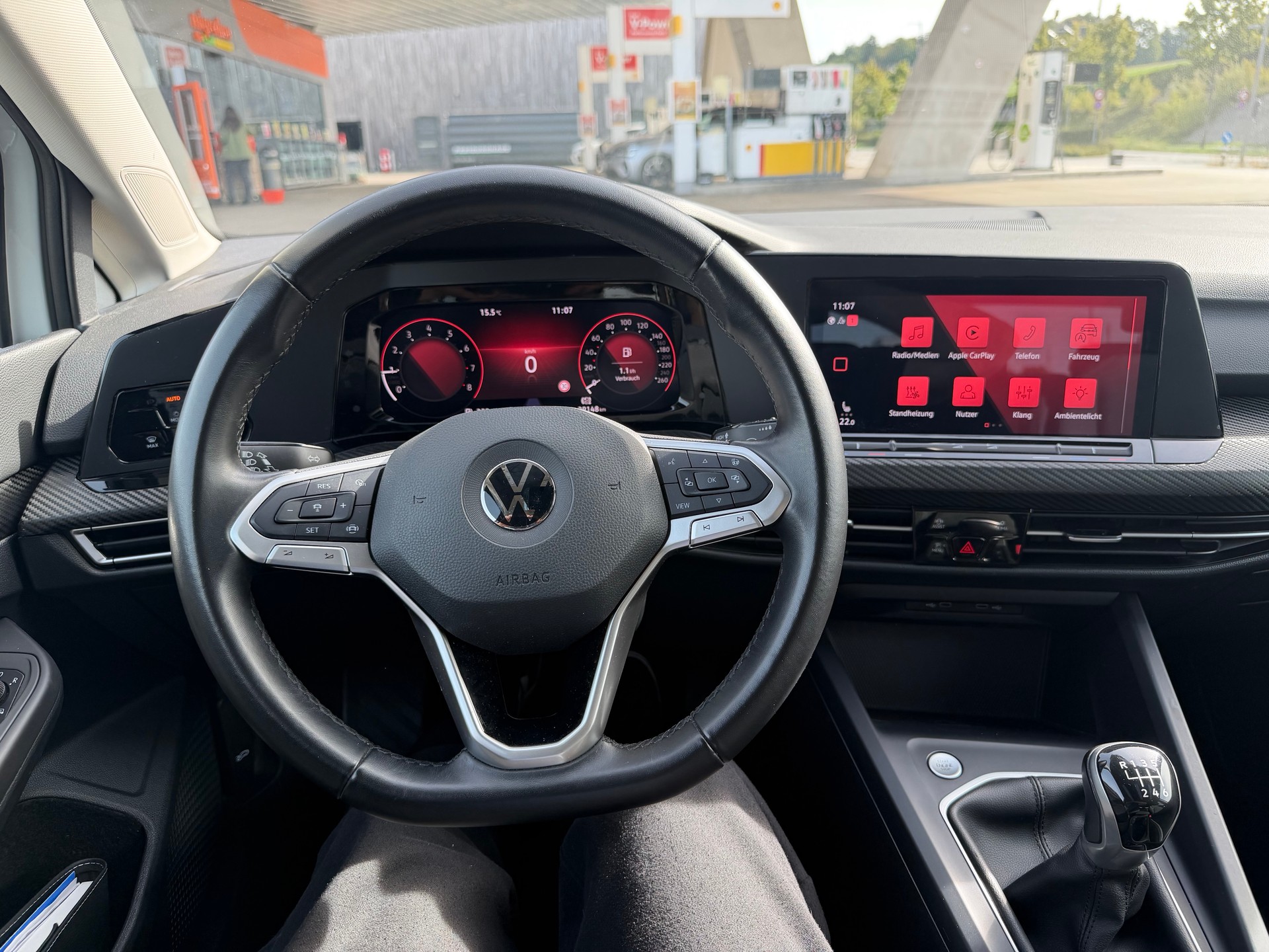 VW Golf 1.5 TSI Life * 130 PS * Frisch ab Service + MFK * Anhängerkupplung * Schiebedach * Standheizung-image-5