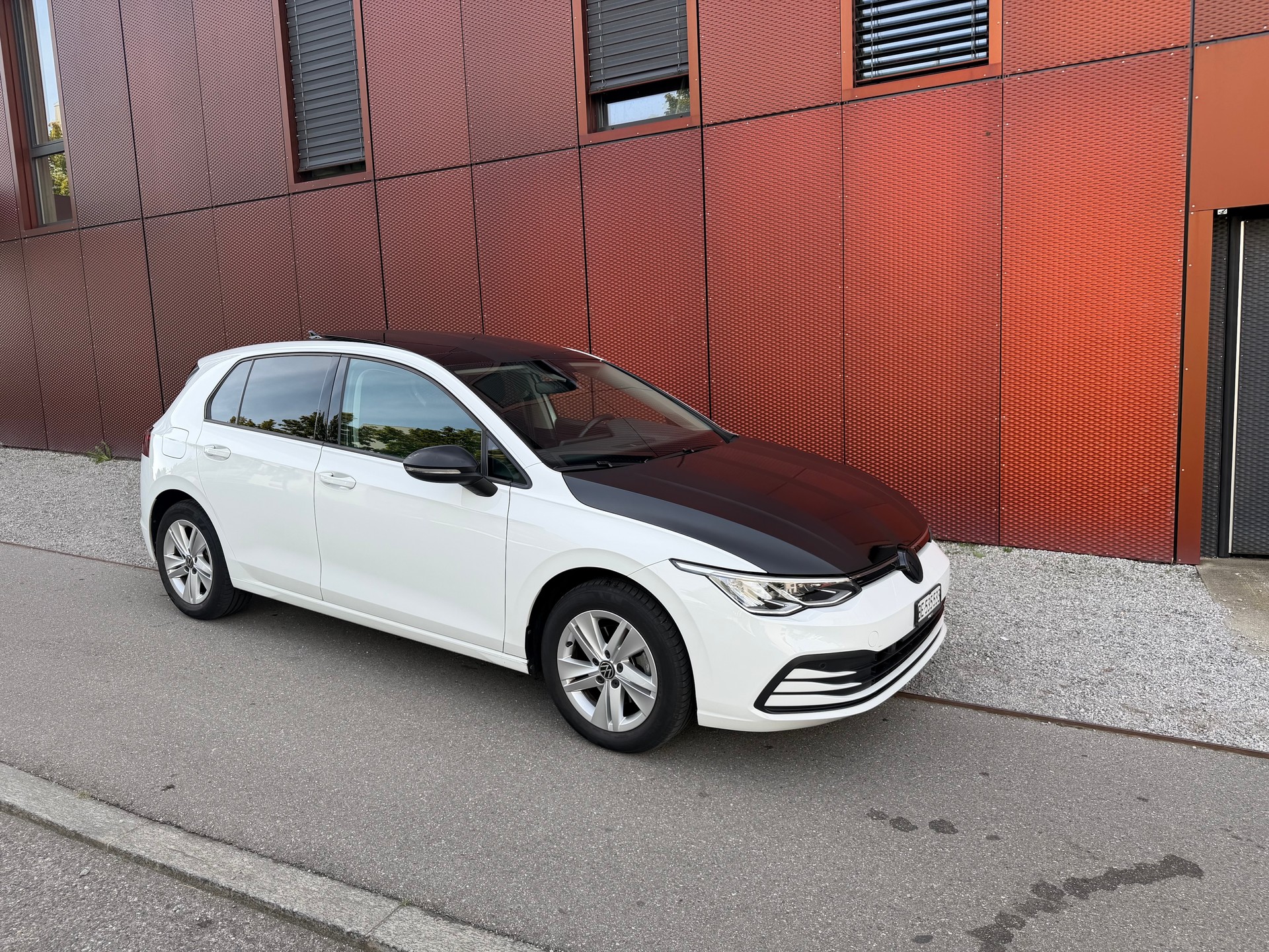 VW Golf 1.5 TSI Life * 130 PS * Frisch ab Service + MFK * Anhängerkupplung * Schiebedach * Standheizung-image-1