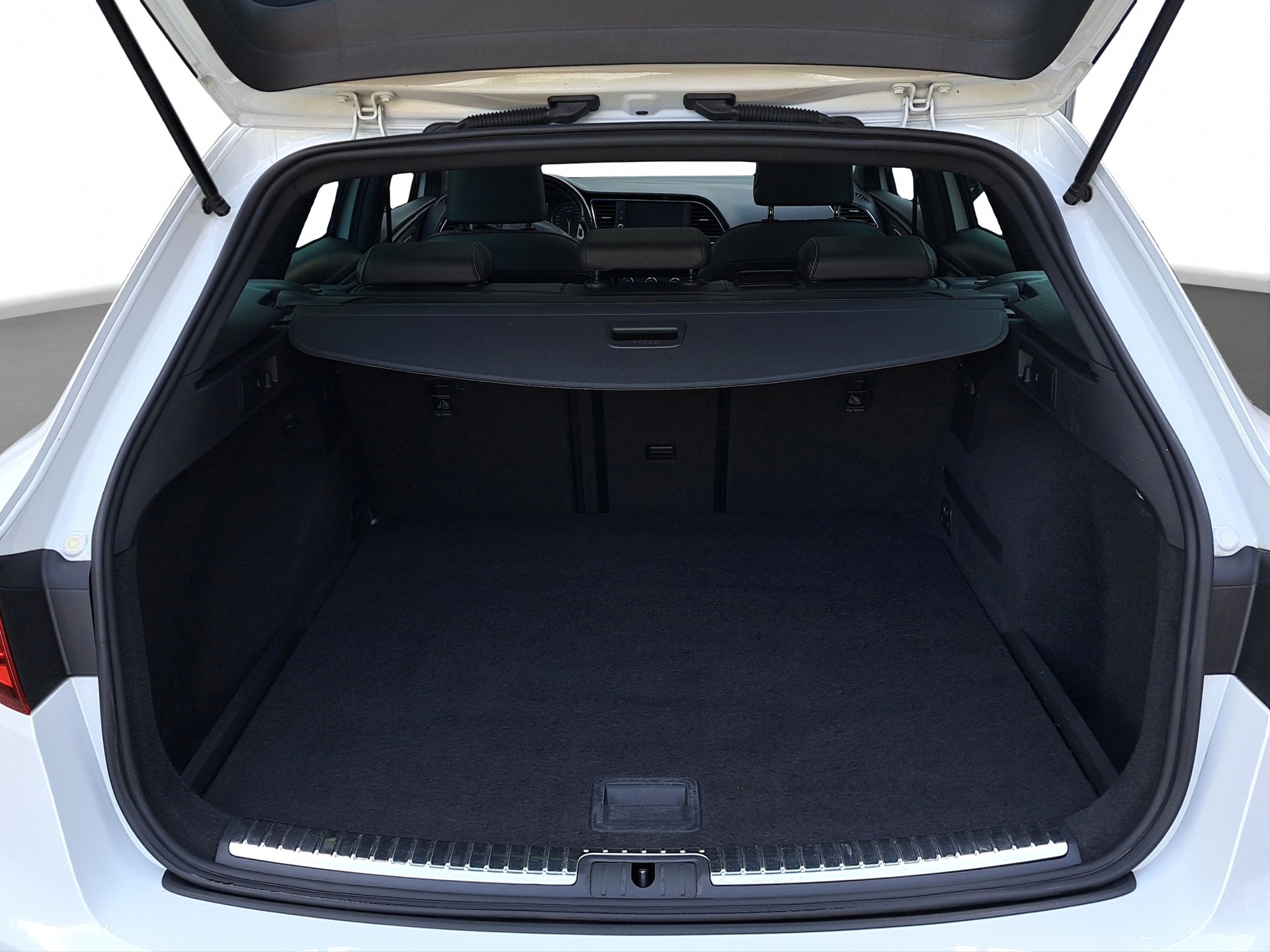 SEAT Leon ST 2.0 TSI Cupra 300 4 Drive DSG-image-12