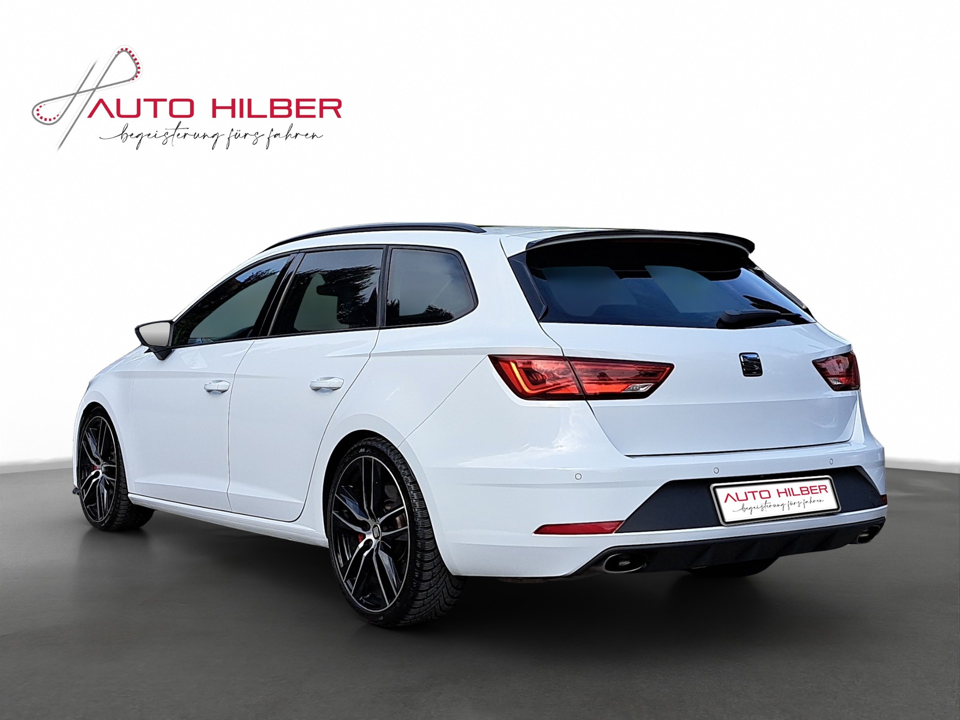 SEAT Leon ST 2.0 TSI Cupra 300 4 Drive DSG-image-4